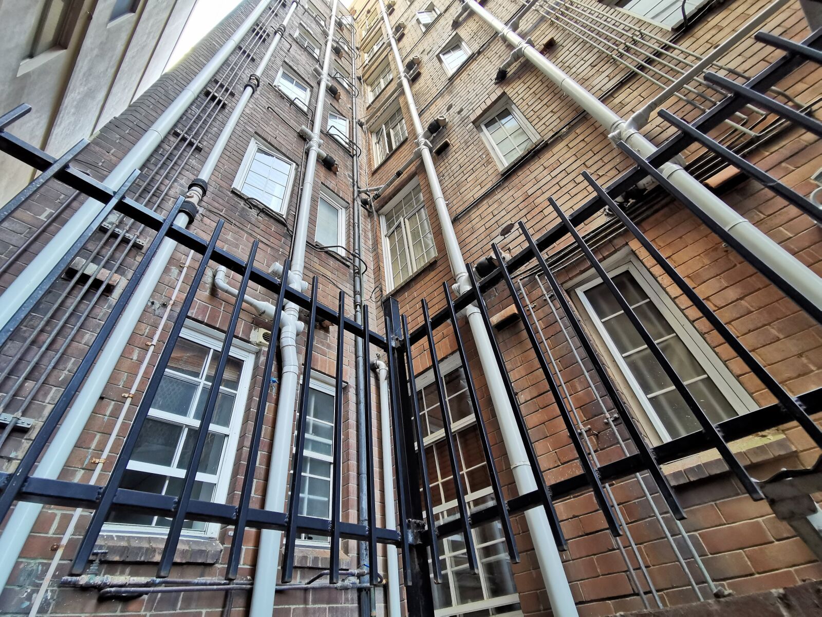 HUAWEI P30 Pro sample photo. Leading lines, pipes, building photography