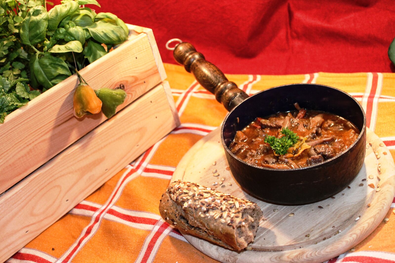 Canon EOS 1100D (EOS Rebel T3 / EOS Kiss X50) sample photo. Beef, chilli, goulash, liver photography