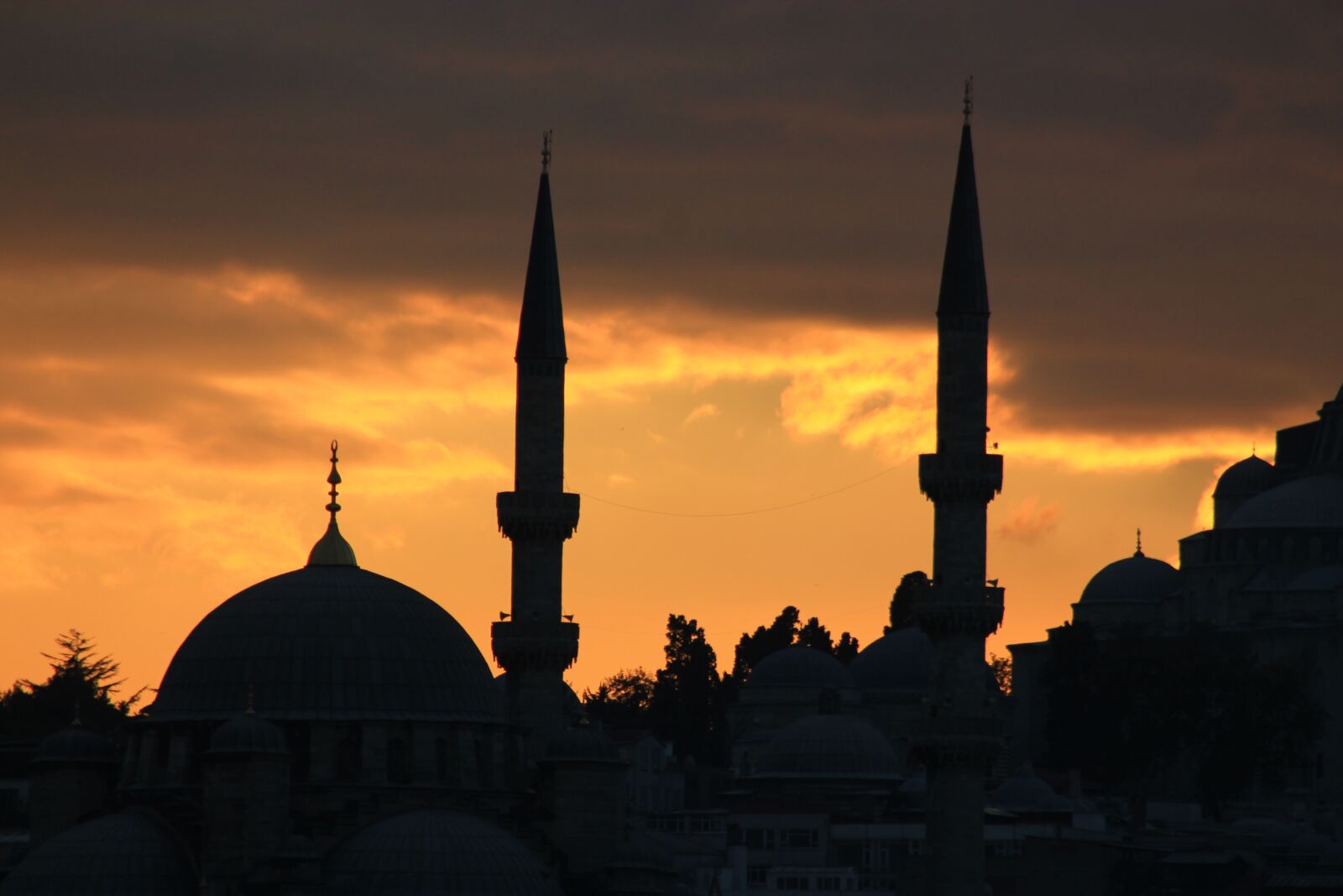 Canon EOS 1100D (EOS Rebel T3 / EOS Kiss X50) sample photo. Cami, shadow, istanbul photography