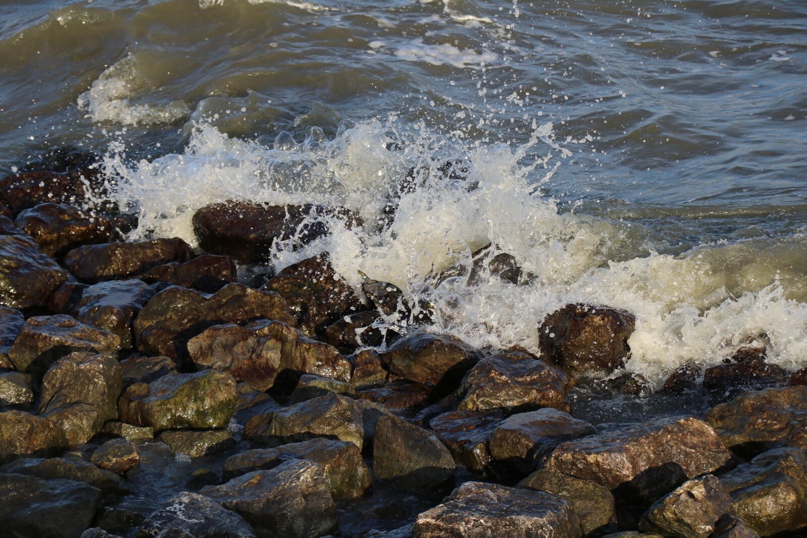 Canon EF-S 18-135mm F3.5-5.6 IS USM sample photo. Water, nature, billow photography