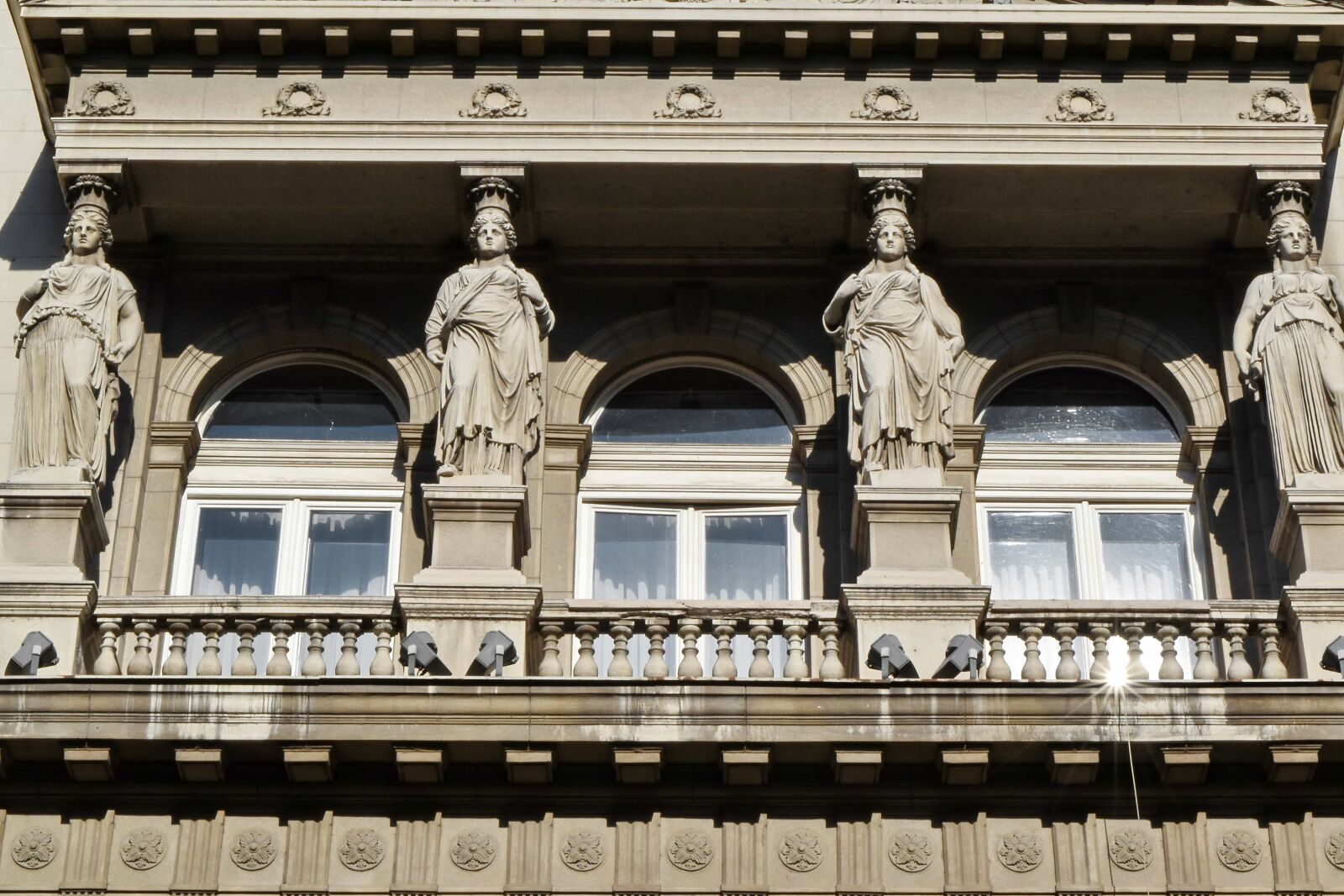Nikon D5500 sample photo. Balcony, capital city, european photography