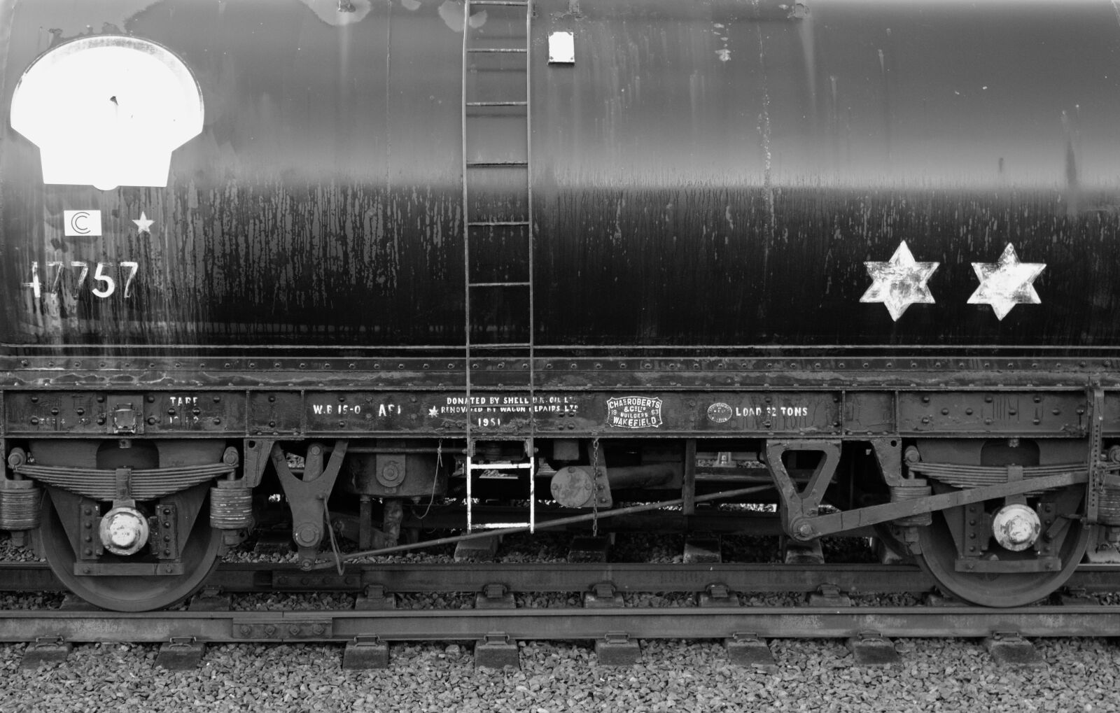 Canon EOS 550D (EOS Rebel T2i / EOS Kiss X4) sample photo. Black, and, white, carriage photography