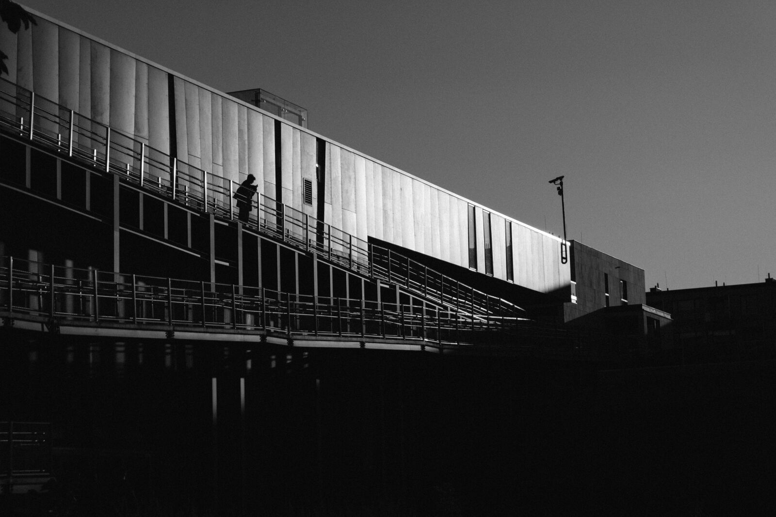 Sony a6000 sample photo. Architecture, bw, light, mono photography