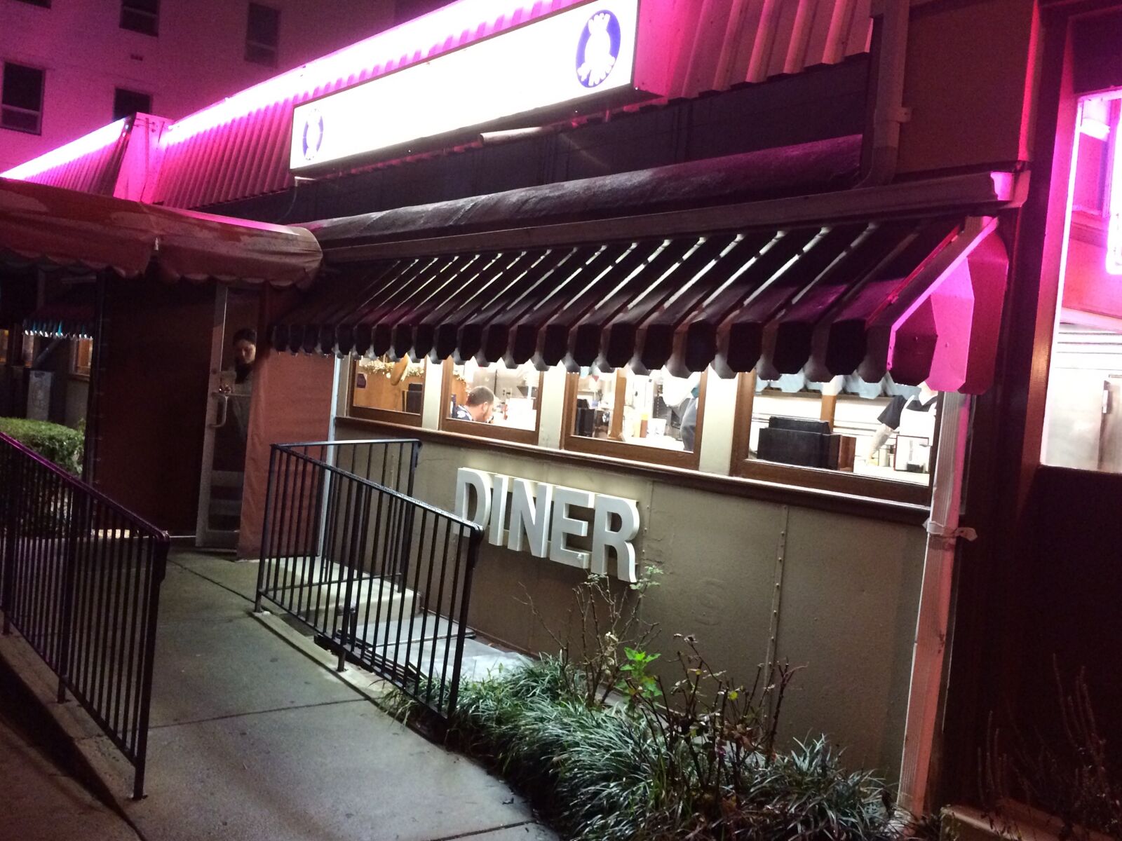 iPhone 5s back camera 4.15mm f/2.2 sample photo. Diner photography