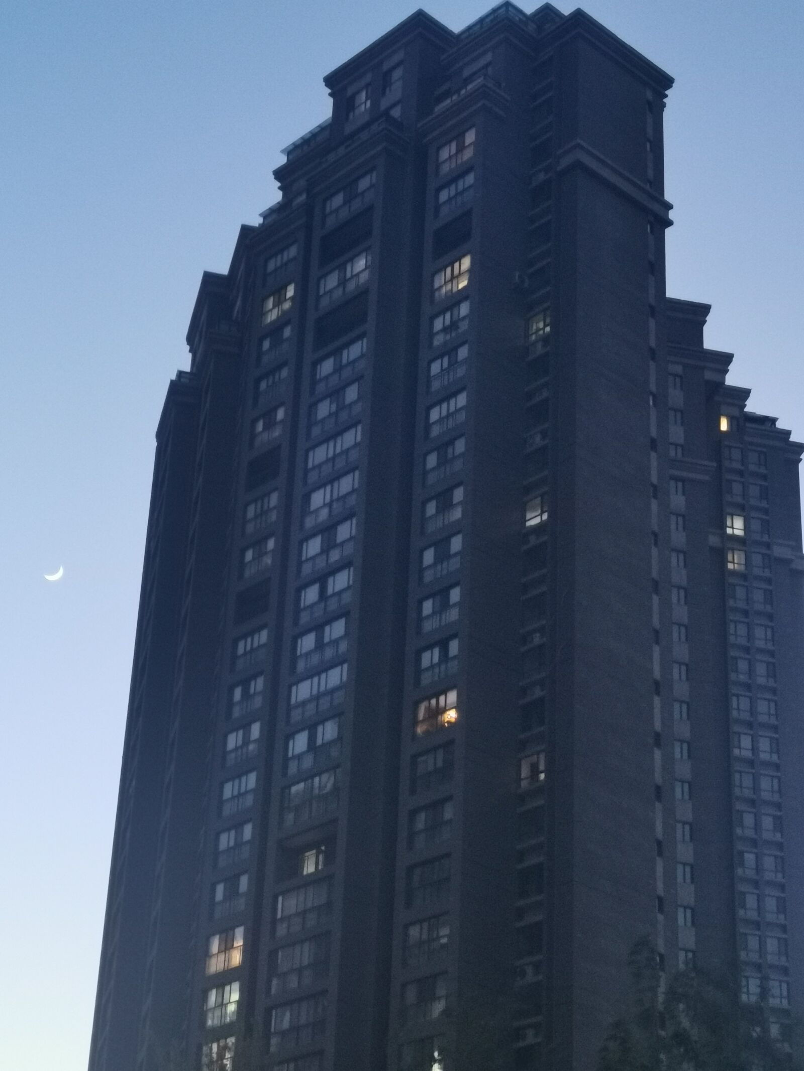 HUAWEI P30 sample photo. Night view, building, moon photography