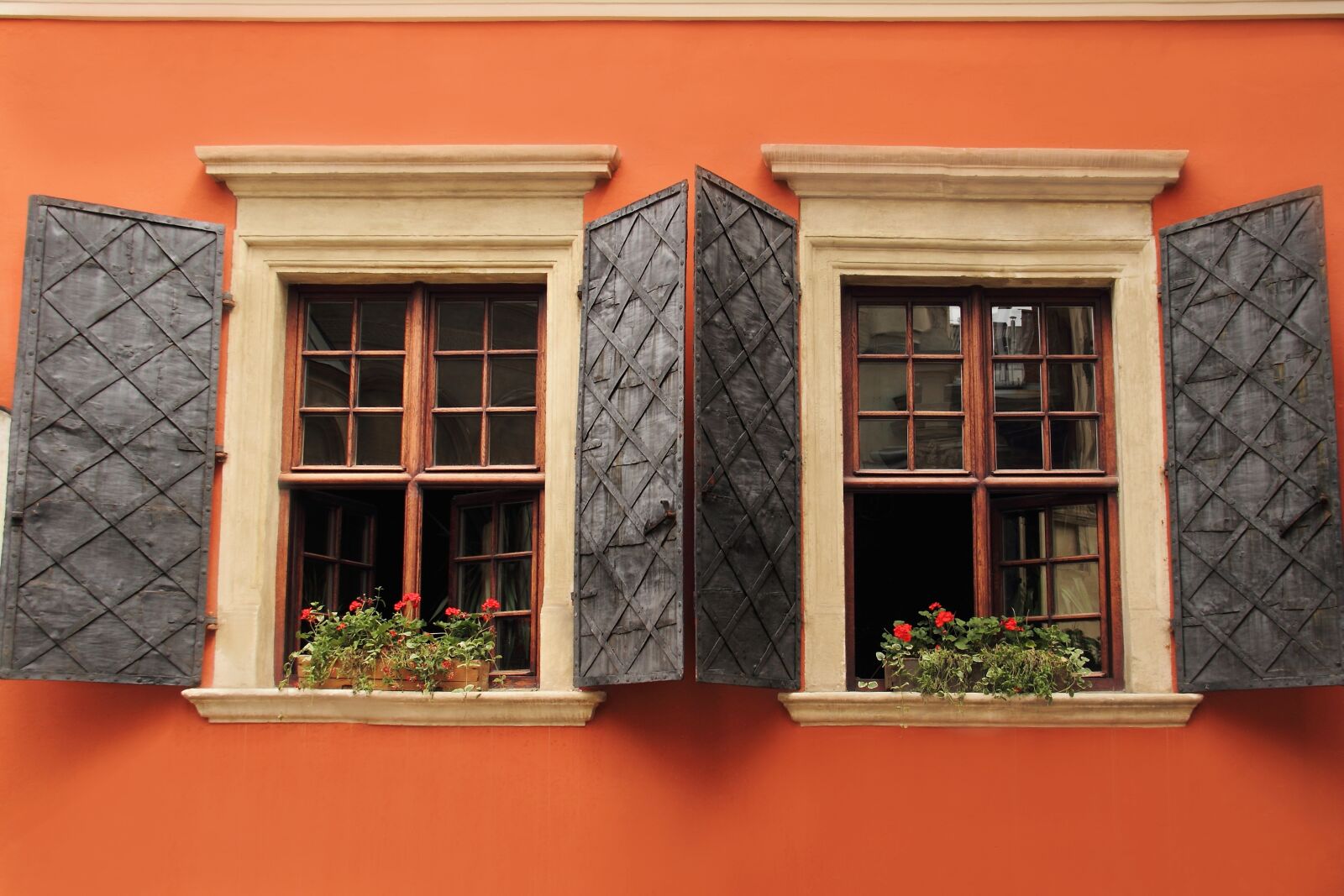 Canon EOS 7D sample photo. Architecture, brown, building photography