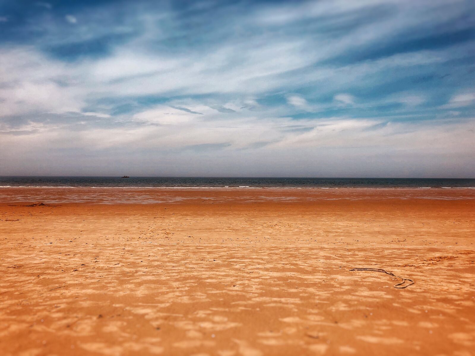 iPhone 8 back camera 3.99mm f/1.8 sample photo. Sea, ocean, beach photography