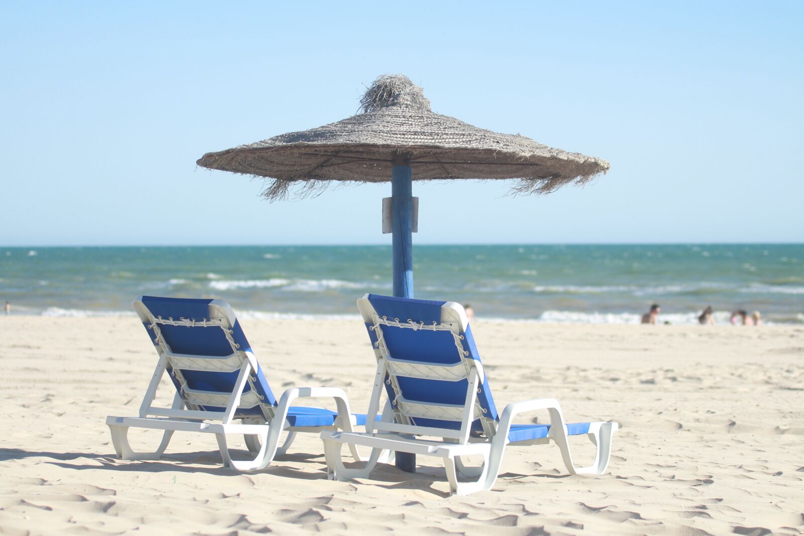 Canon EOS 700D (EOS Rebel T5i / EOS Kiss X7i) sample photo. Sun loungers, beach, vacations photography