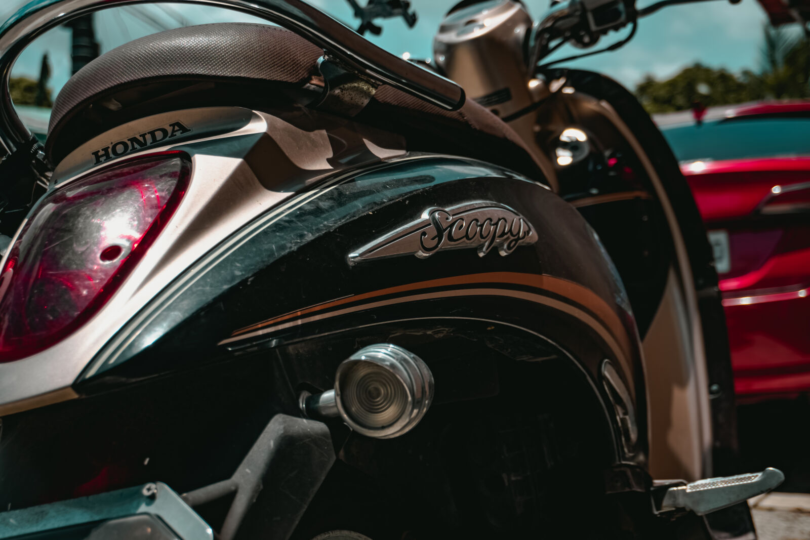 Sony ZV-E10 sample photo. Honda scoopy photography