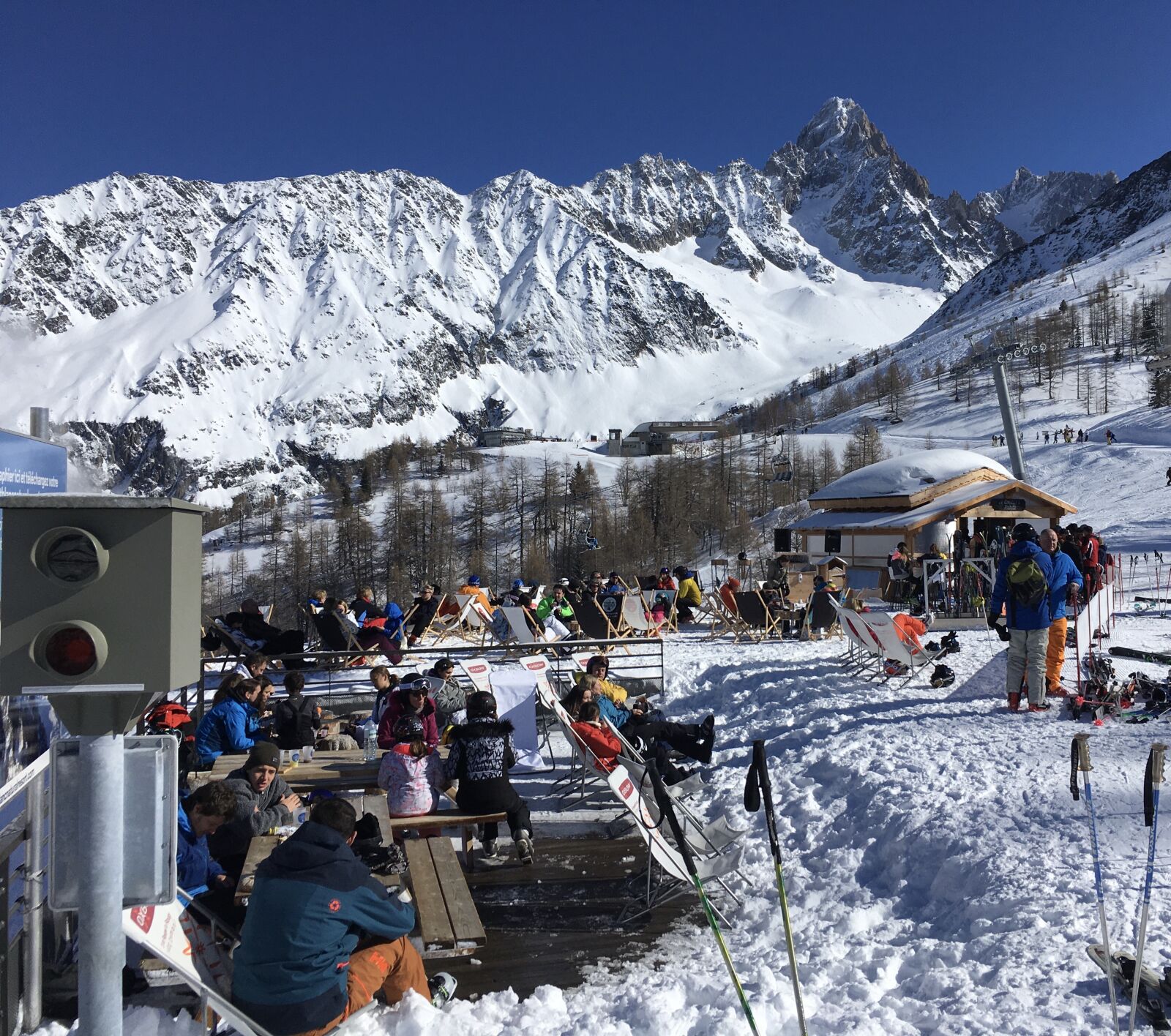 iPhone SE back camera 4.15mm f/2.2 sample photo. Skiing, lognan, chamonix photography