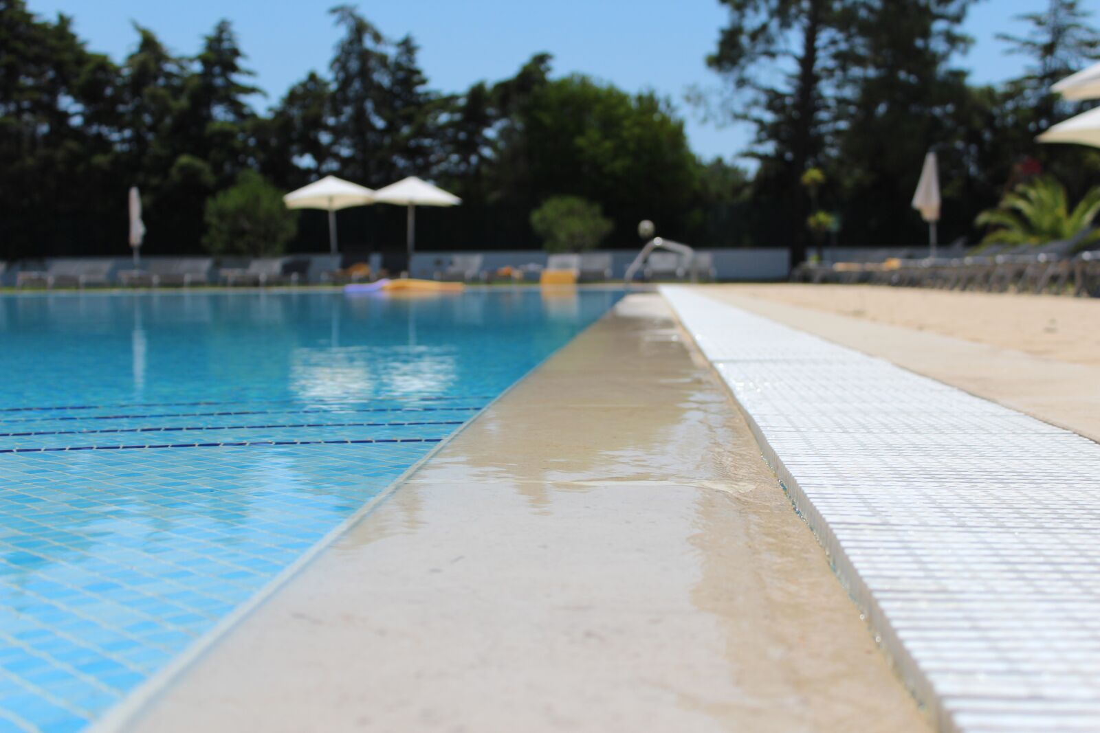 Canon EOS 1200D (EOS Rebel T5 / EOS Kiss X70 / EOS Hi) sample photo. Pool, portugal, swimming photography