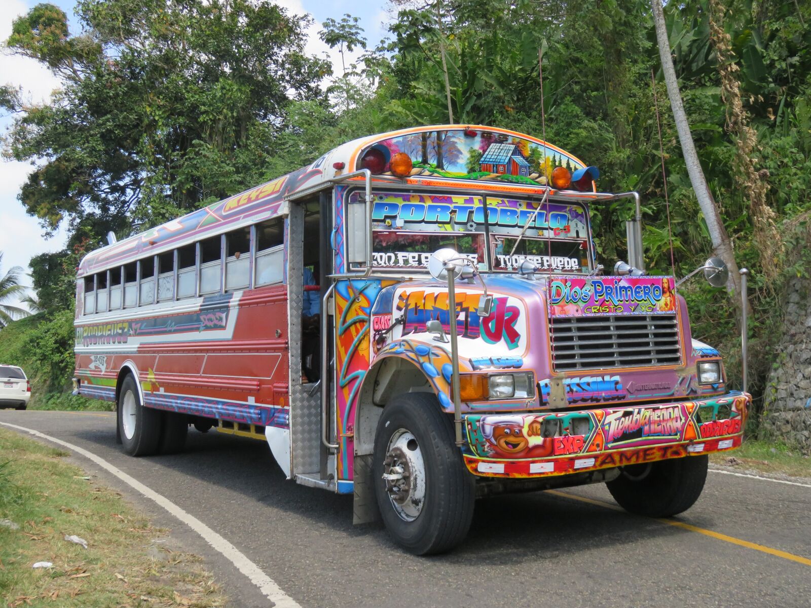 Canon PowerShot SX710 HS sample photo. Colorful bus, traffic, road photography