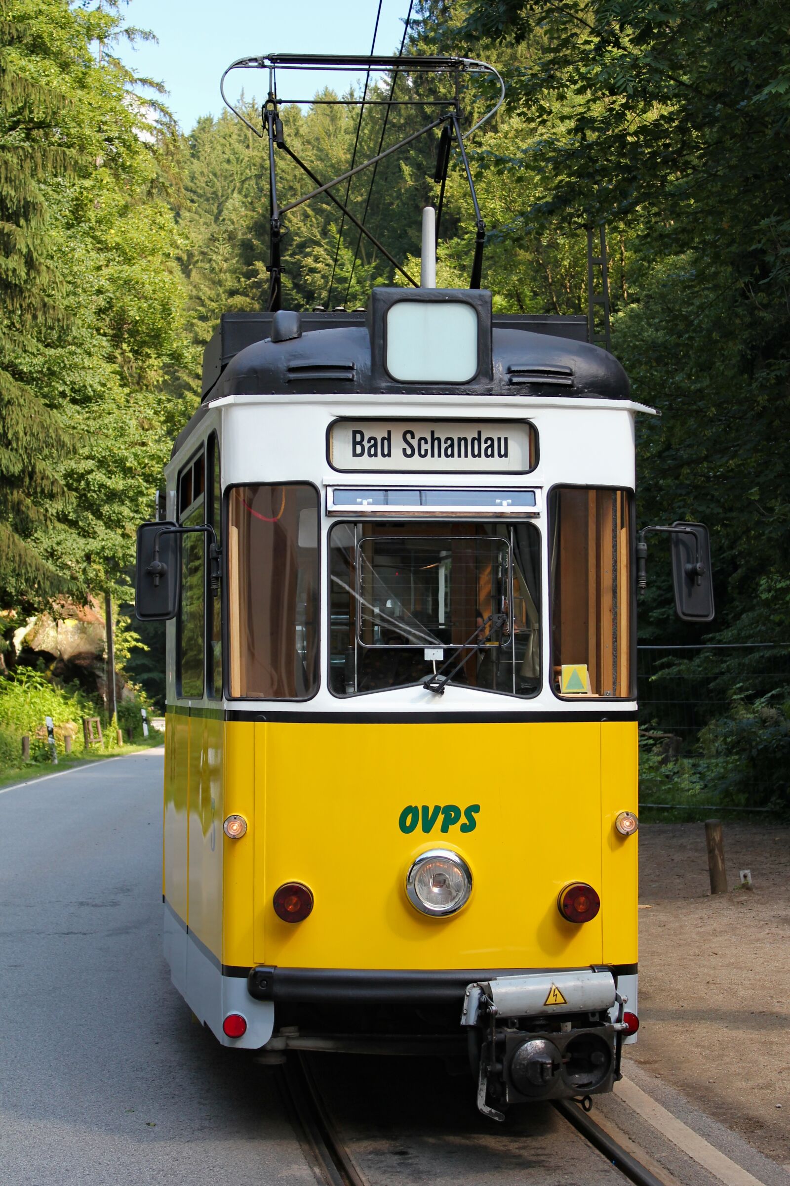 Canon EOS 550D (EOS Rebel T2i / EOS Kiss X4) sample photo. The tram, local, light photography