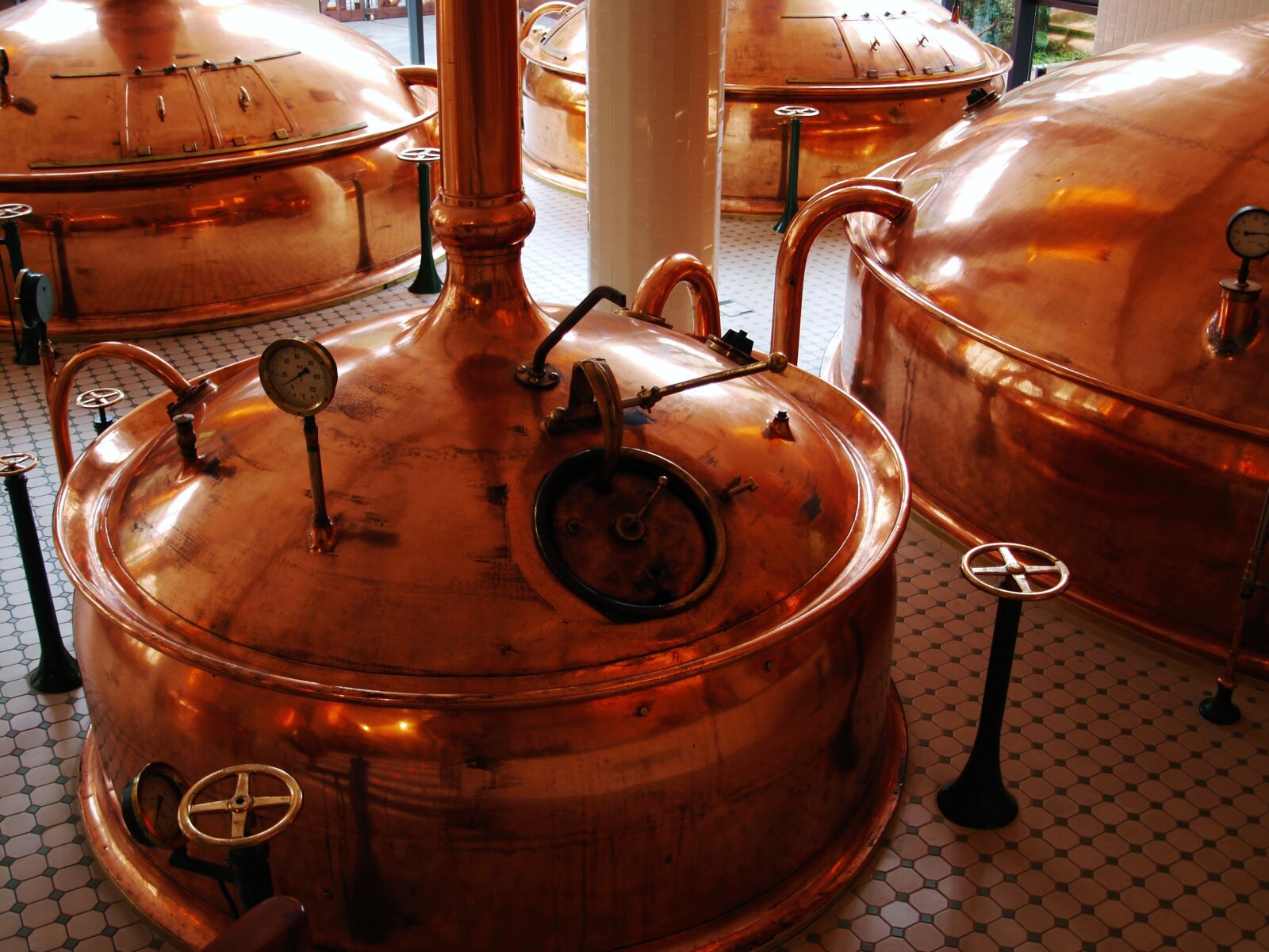 Olympus E-330 (EVOLT E-330) sample photo. Factory, beer, production photography