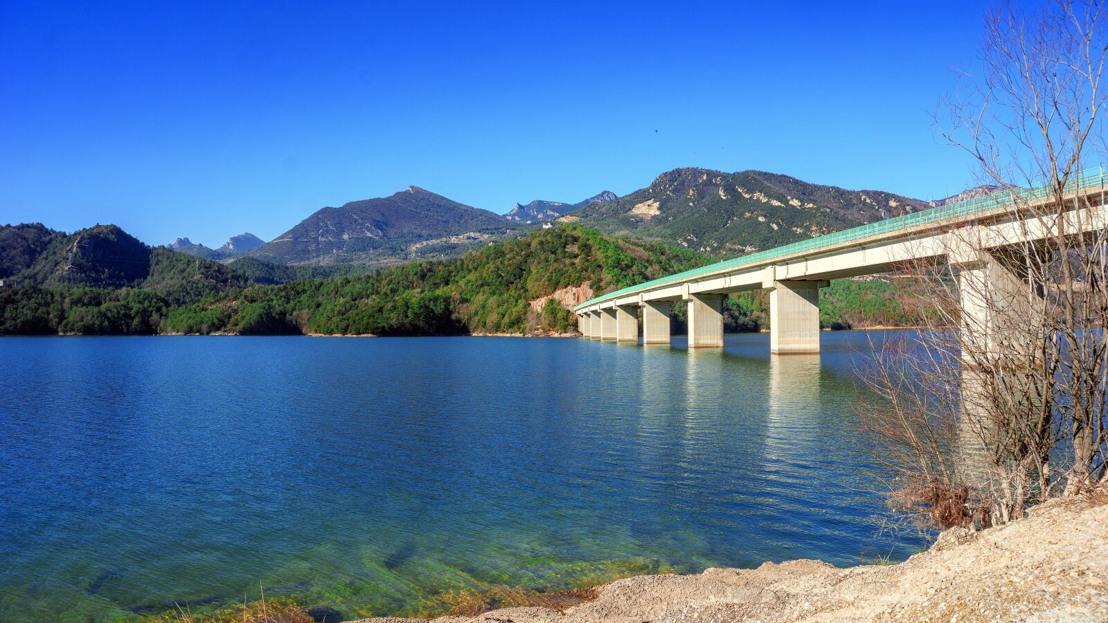 Sony E 16-50mm F3.5-5.6 PZ OSS sample photo. Bridge, water, lake photography