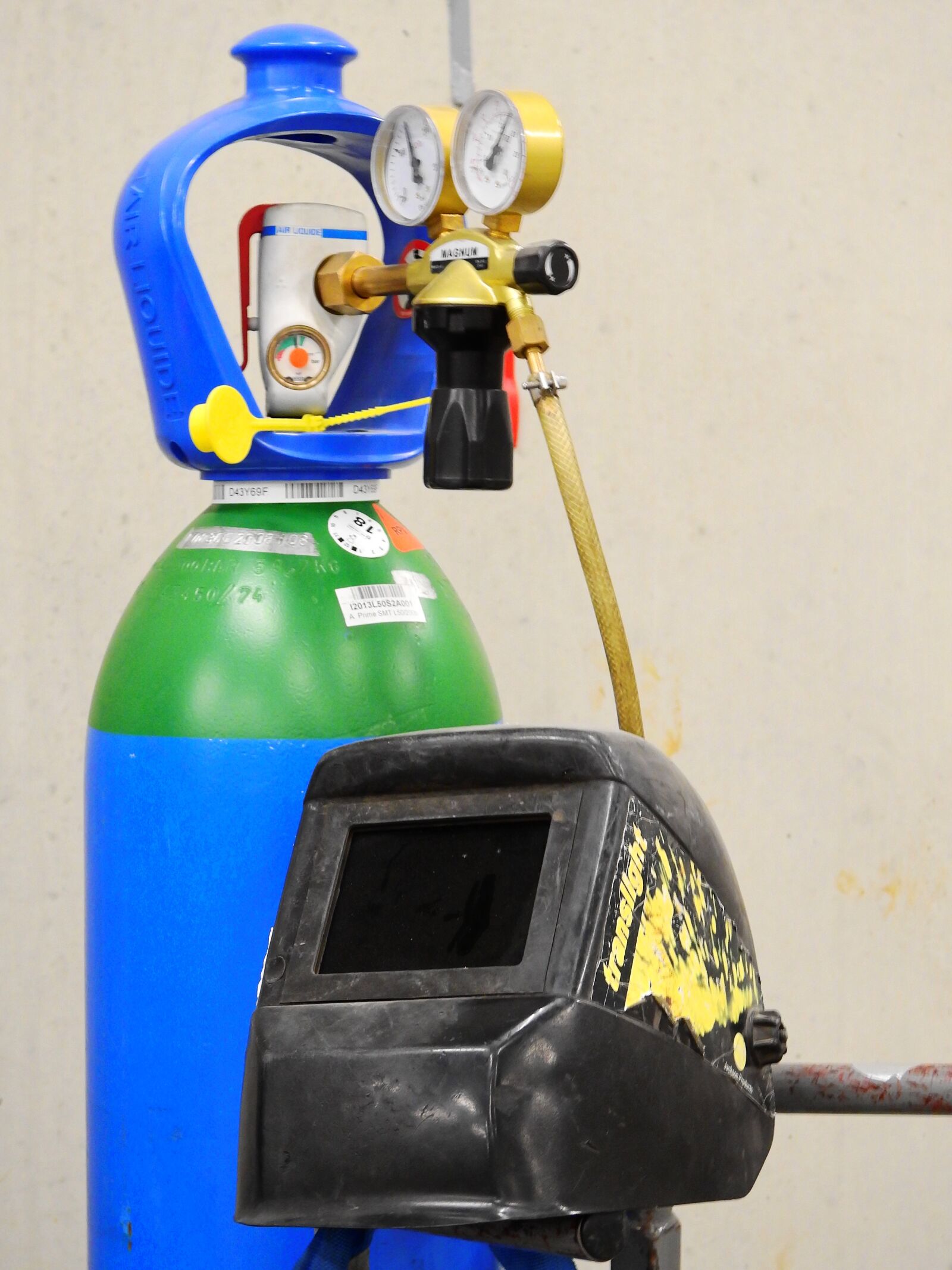 Nikon Coolpix P900 sample photo. Gas, weld, welder photography
