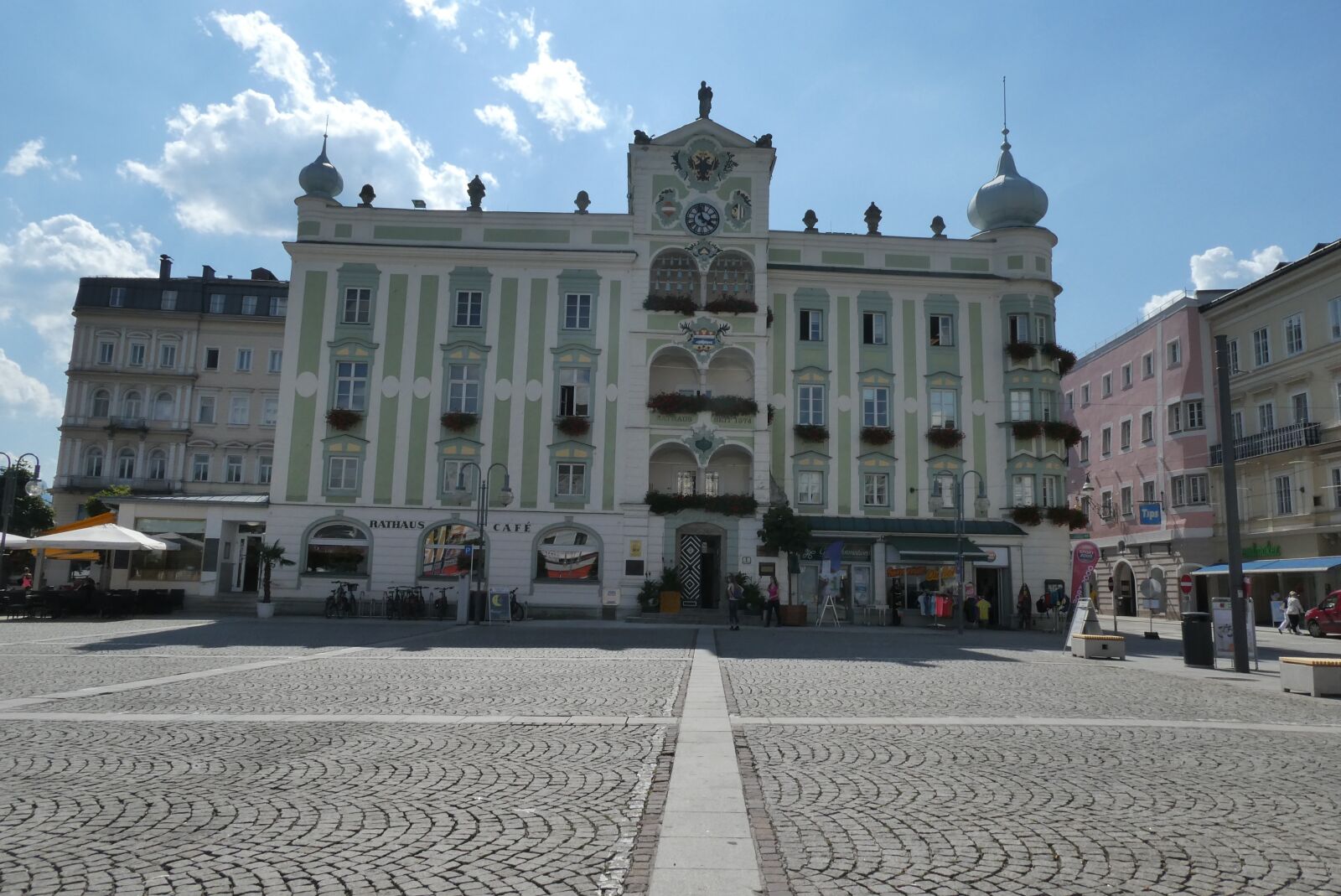 Panasonic Lumix DC-ZS70 (Lumix DC-TZ90) sample photo. Town hall, gmunden, architecture photography