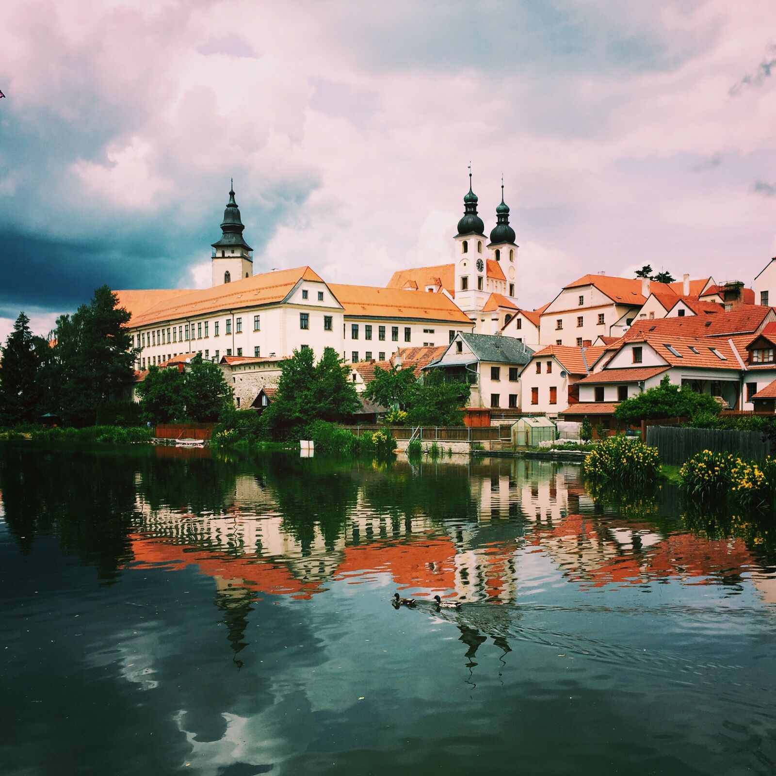 iPhone 6 Plus back camera 4.15mm f/2.2 sample photo. Telc, sky, water photography