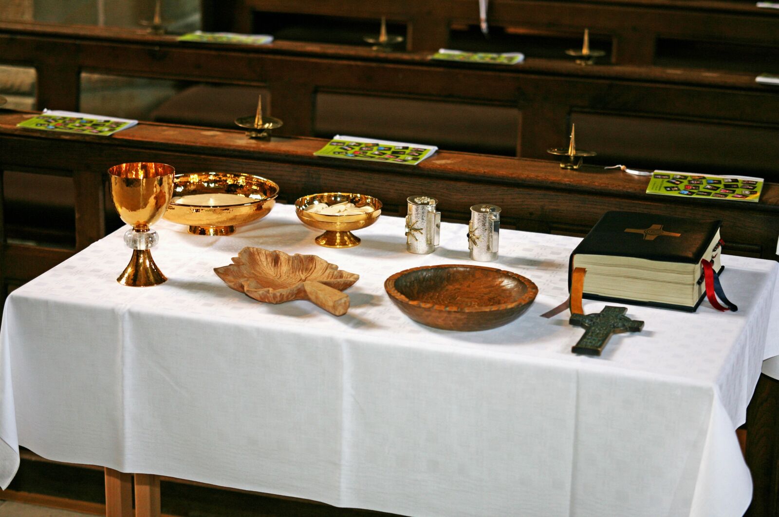 Canon EOS 5D sample photo. Communion, altar, catholic photography