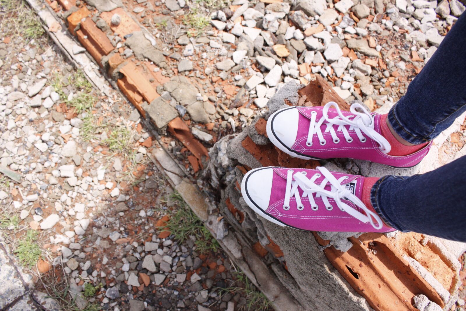 Canon EOS 50D sample photo. Outdoors, nature, shoe photography