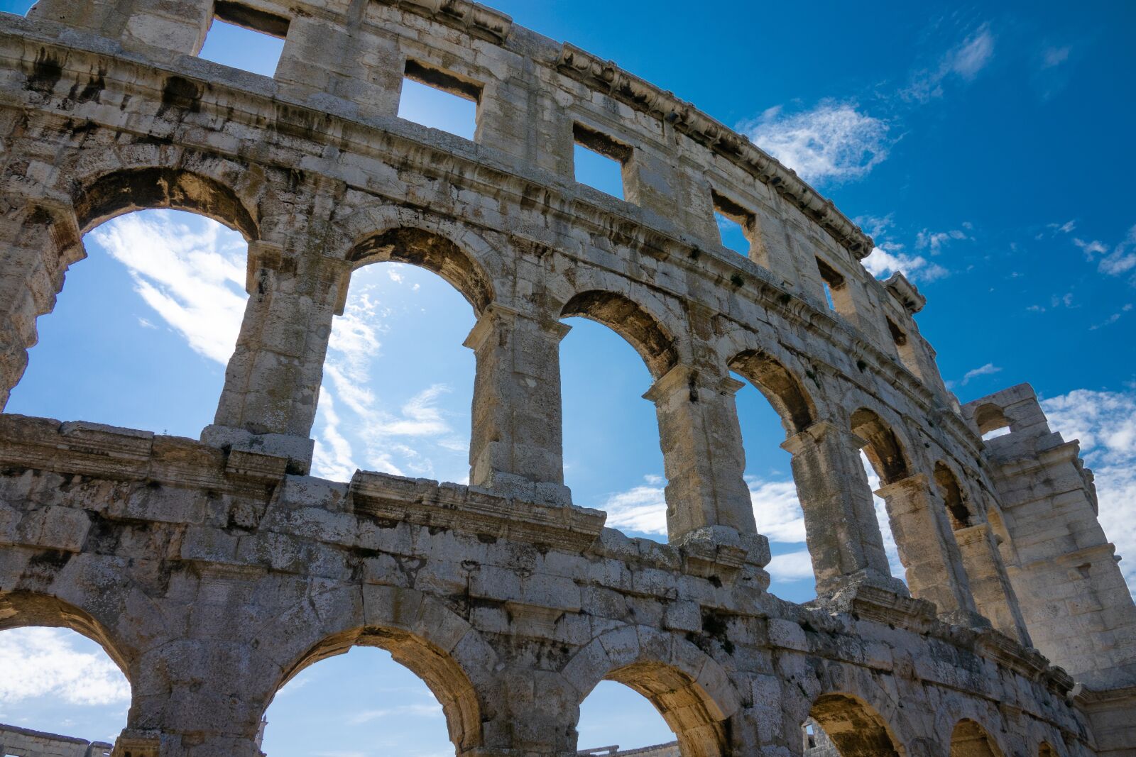 Sony Cyber-shot DSC-RX10 III sample photo. Colosseum, wall, sky photography