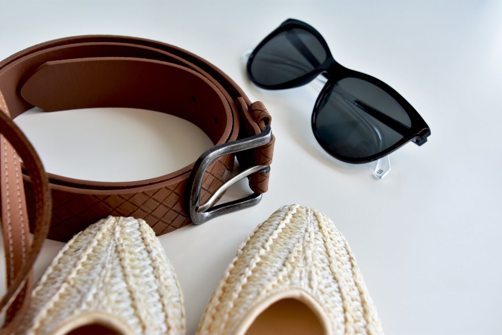 Nikon D3400 sample photo. Glasses, belt, shoes photography