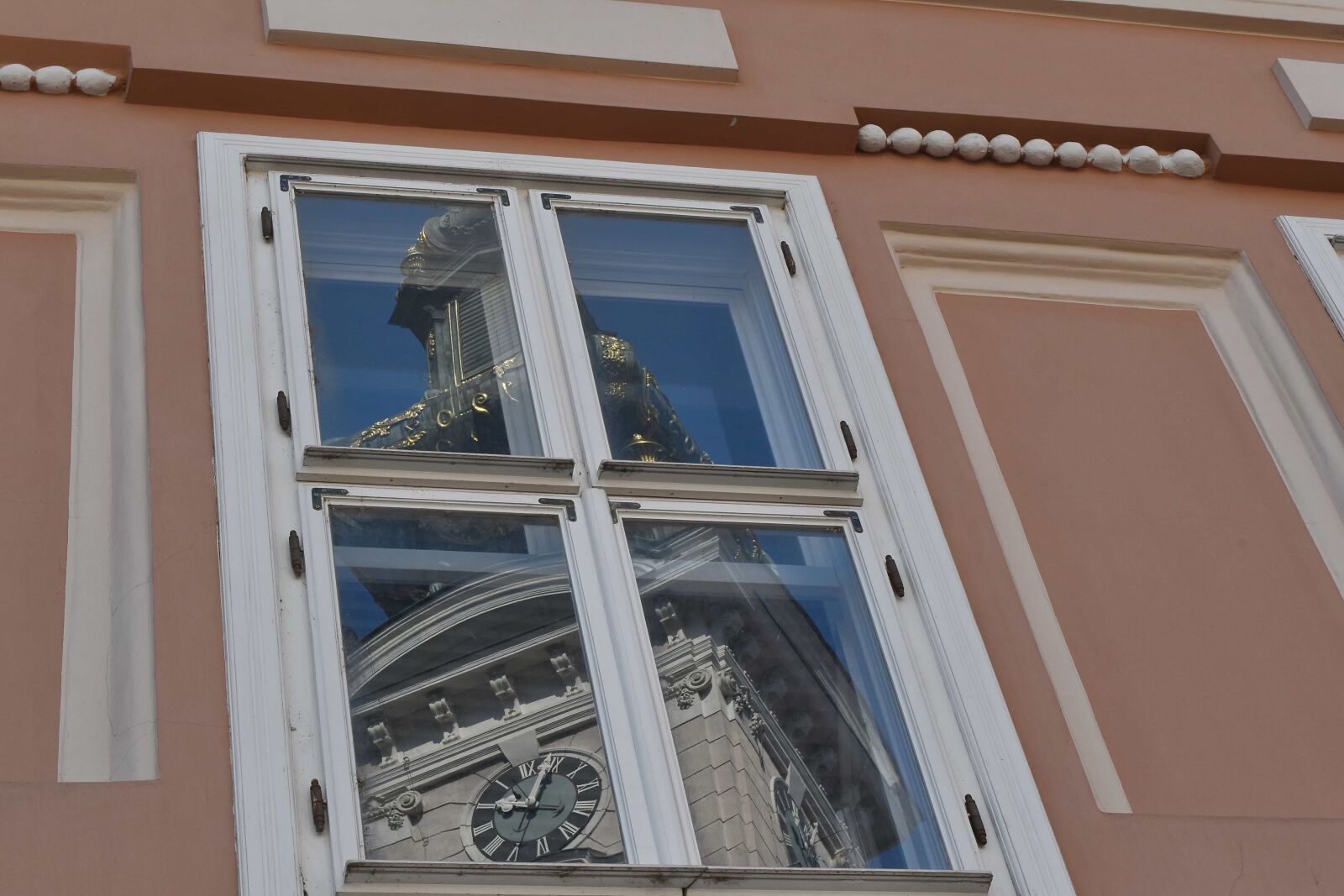 Nikon D5500 sample photo. Exterior, facade, reflection, windows photography