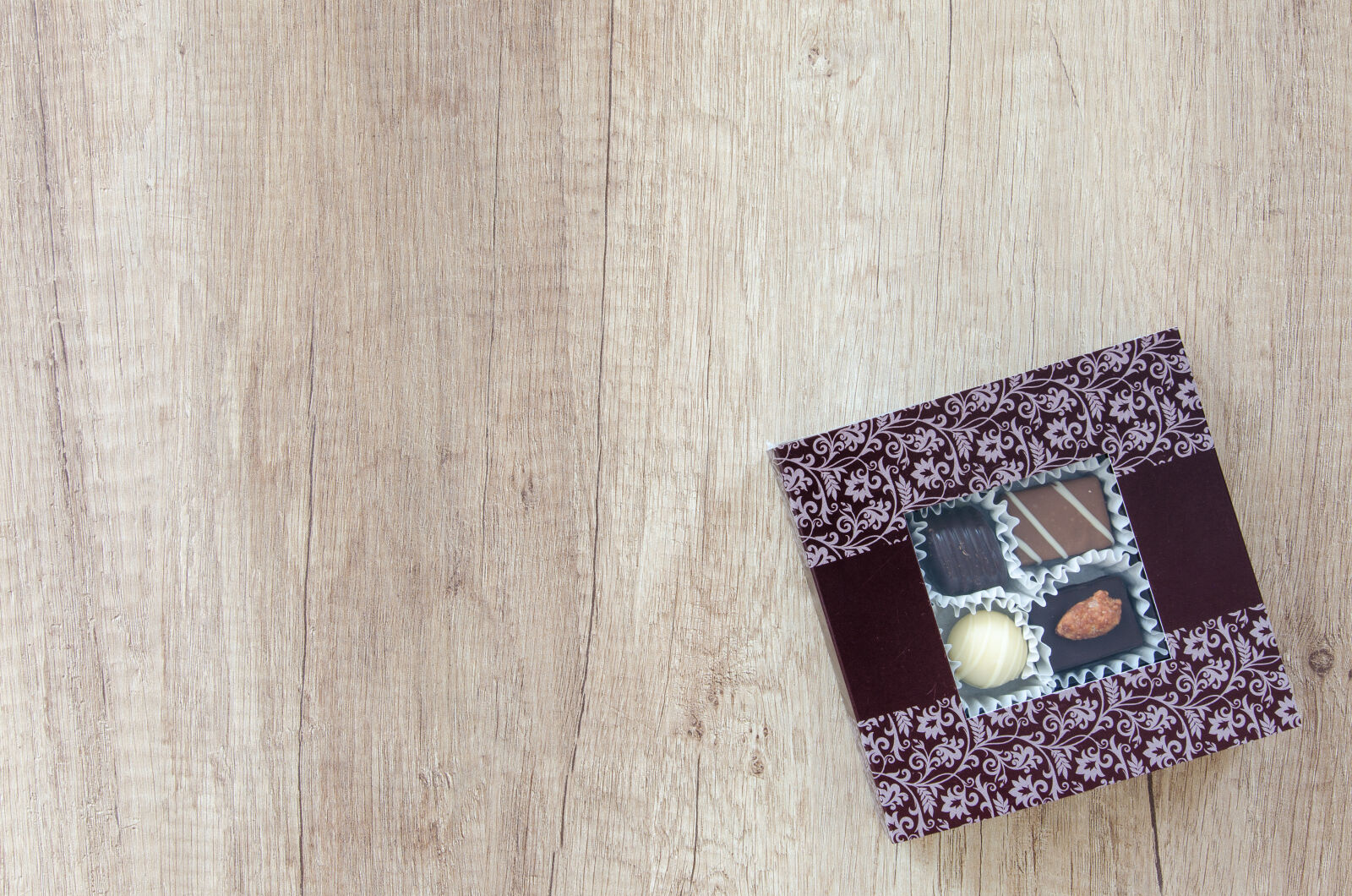 Nikon D5100 sample photo. Assortment, background, bonbon, box photography