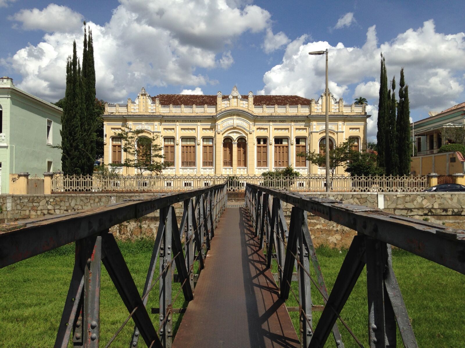iPhone 5c back camera 4.12mm f/2.4 sample photo. Mansion, minas, brazil photography