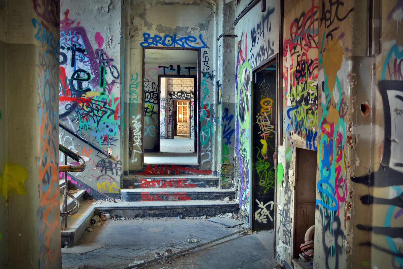 Nikon D5200 sample photo. Lost places, graffiti, ruin photography