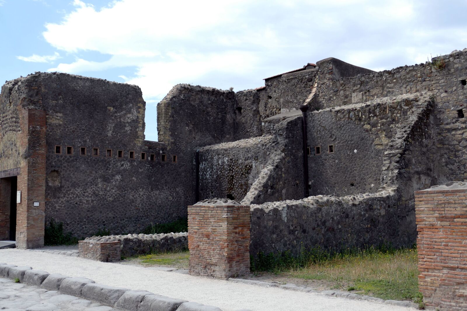 Panasonic Lumix DMC-FZ1000 sample photo. Pompeii, naples, unesco world photography