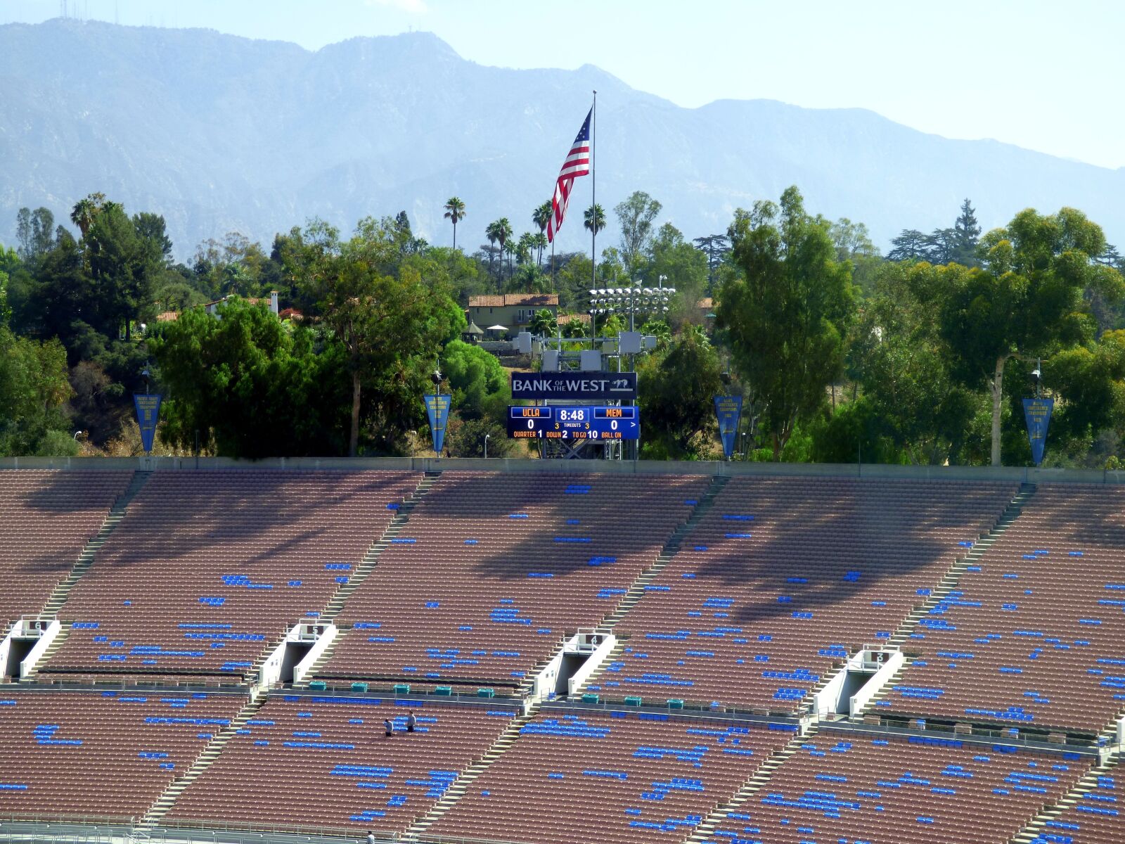 Panasonic Lumix DMC-FZ70 sample photo. Stadium, bleachers, spectator photography