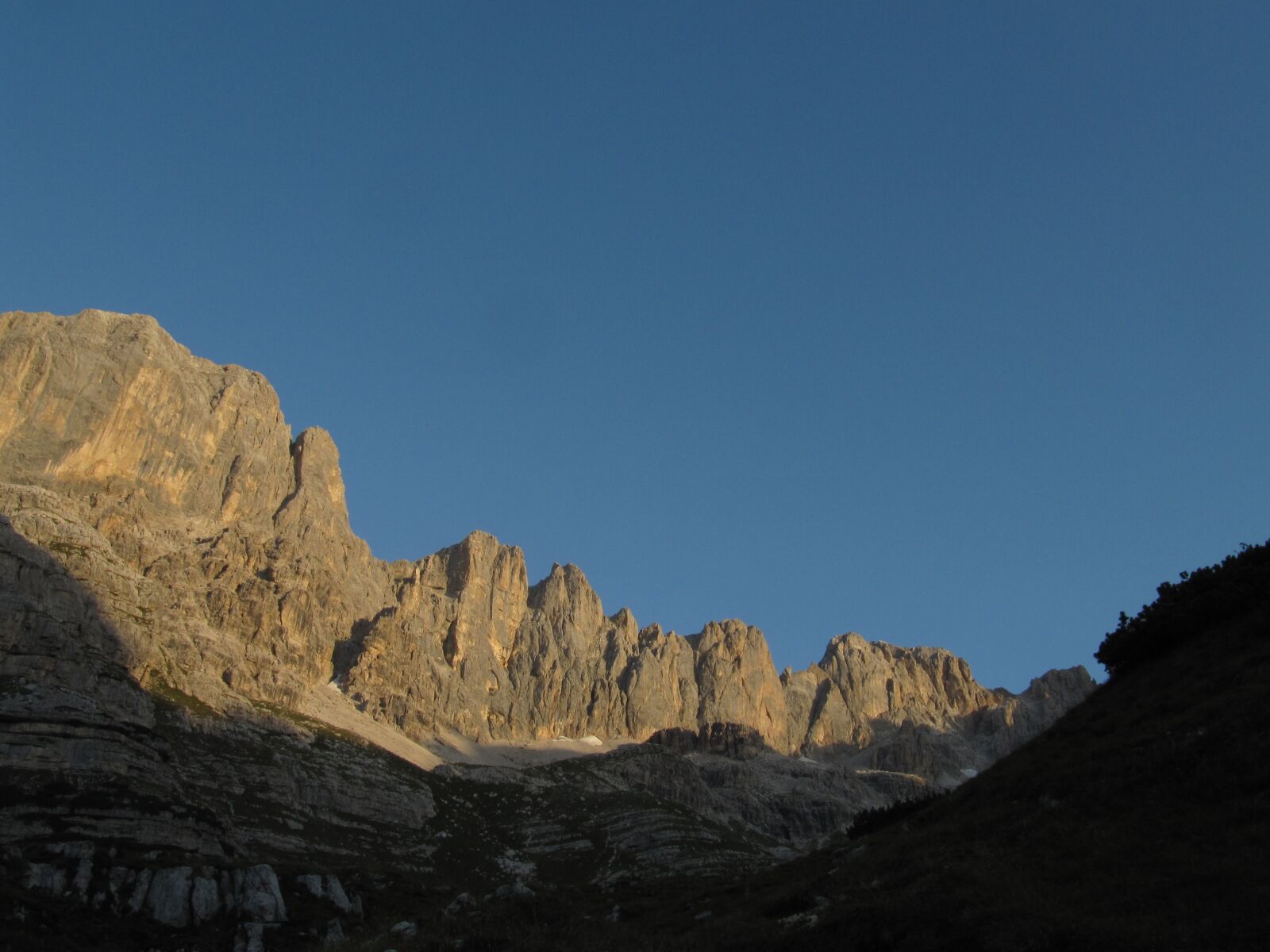 Canon PowerShot SX200 IS sample photo. Dolomites, summer, sun photography
