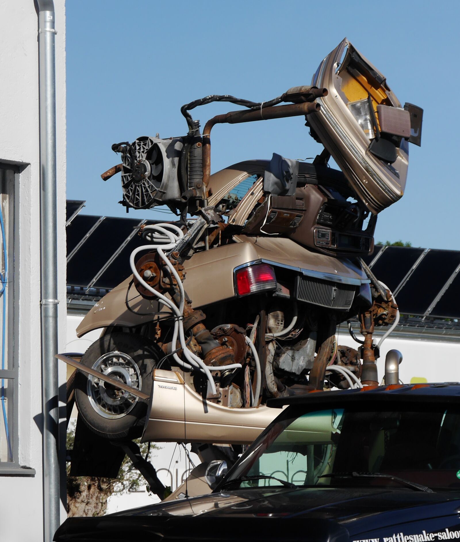 Panasonic Lumix DMC-G6 sample photo. Bumper sculpture, scrap cars photography