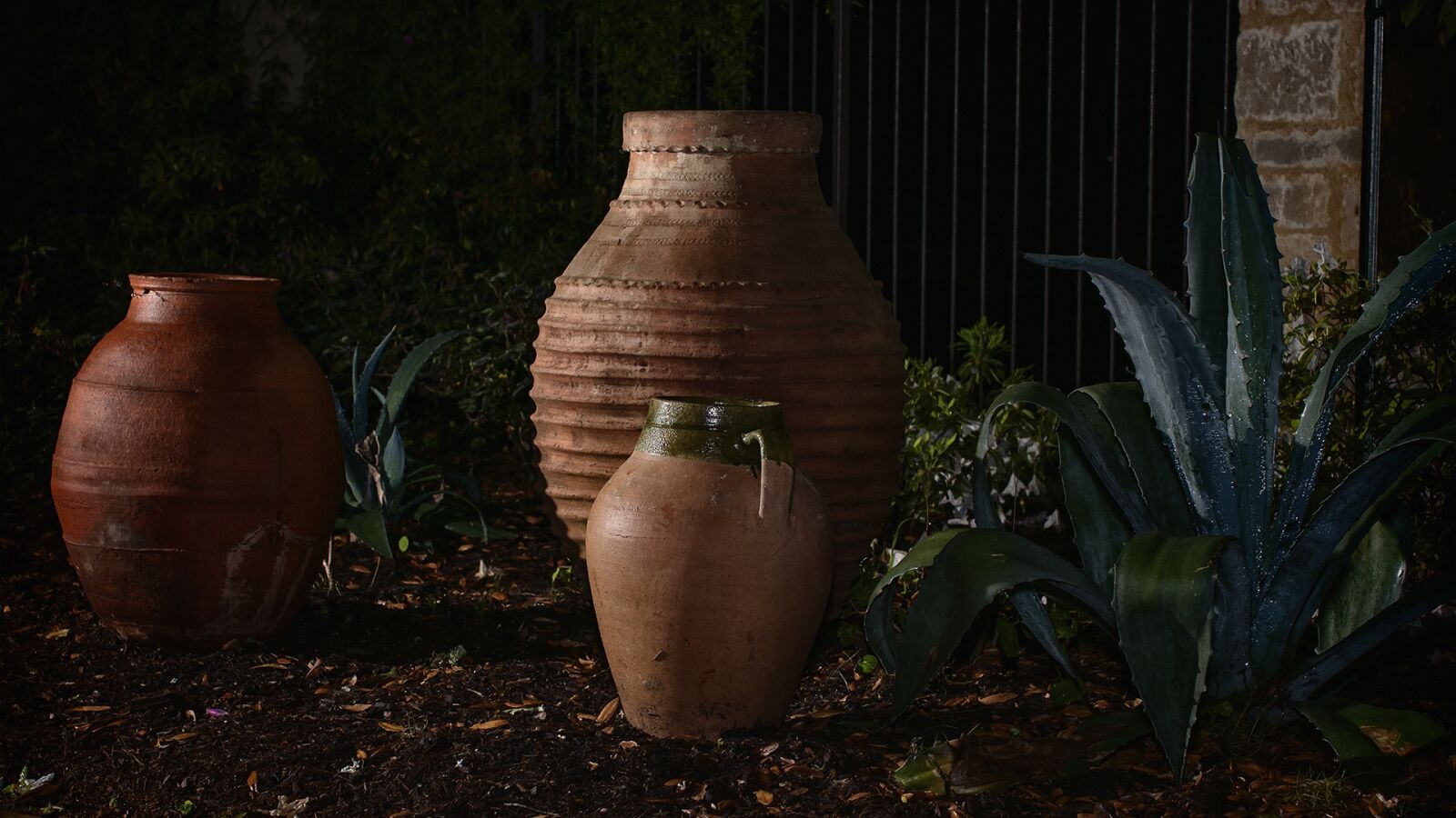 Nikon D300 sample photo. Flower beds, pots, antiques photography