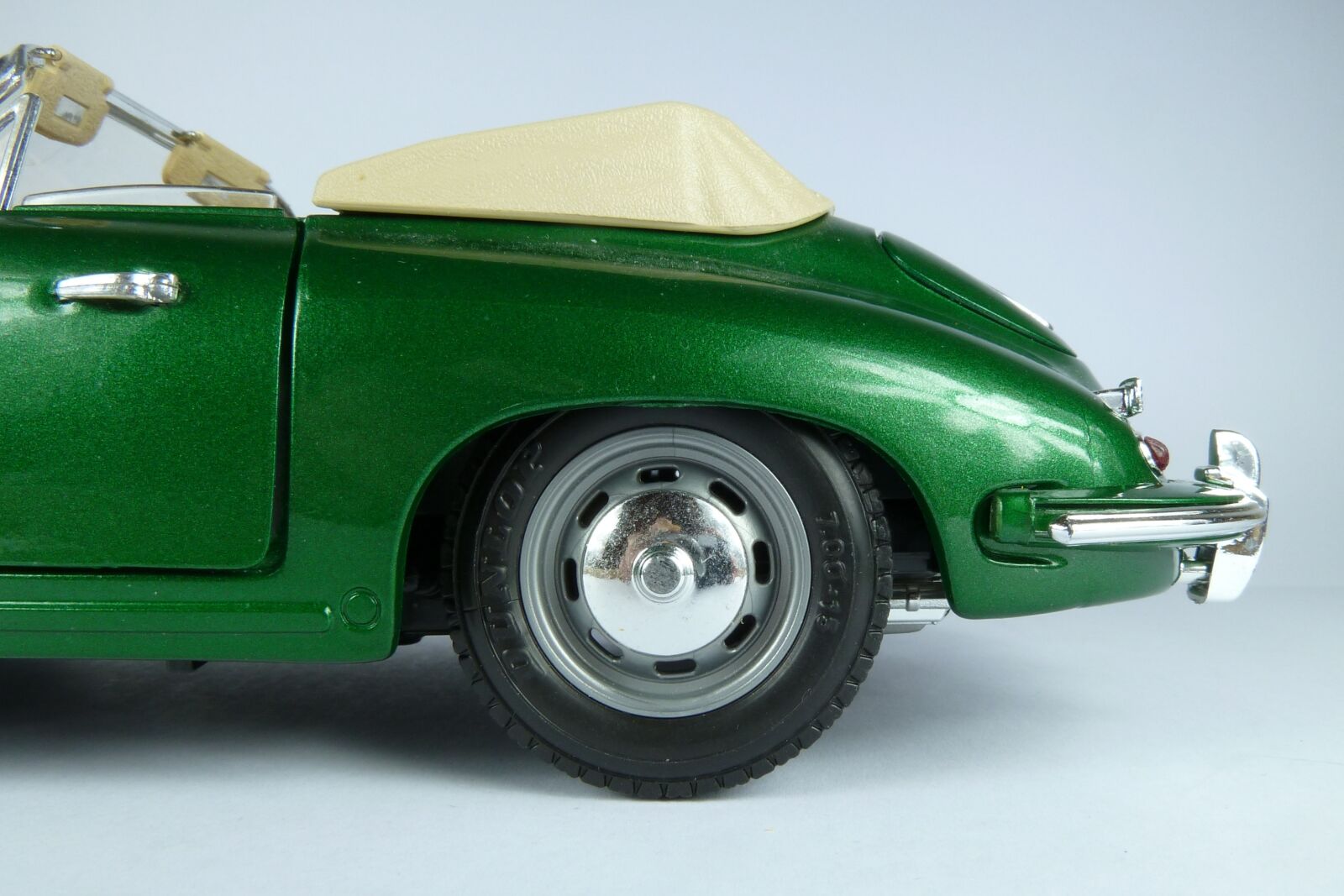 Panasonic Lumix DMC-ZS7 (Lumix DMC-TZ10) sample photo. Porsche, 356 b, cabrio photography