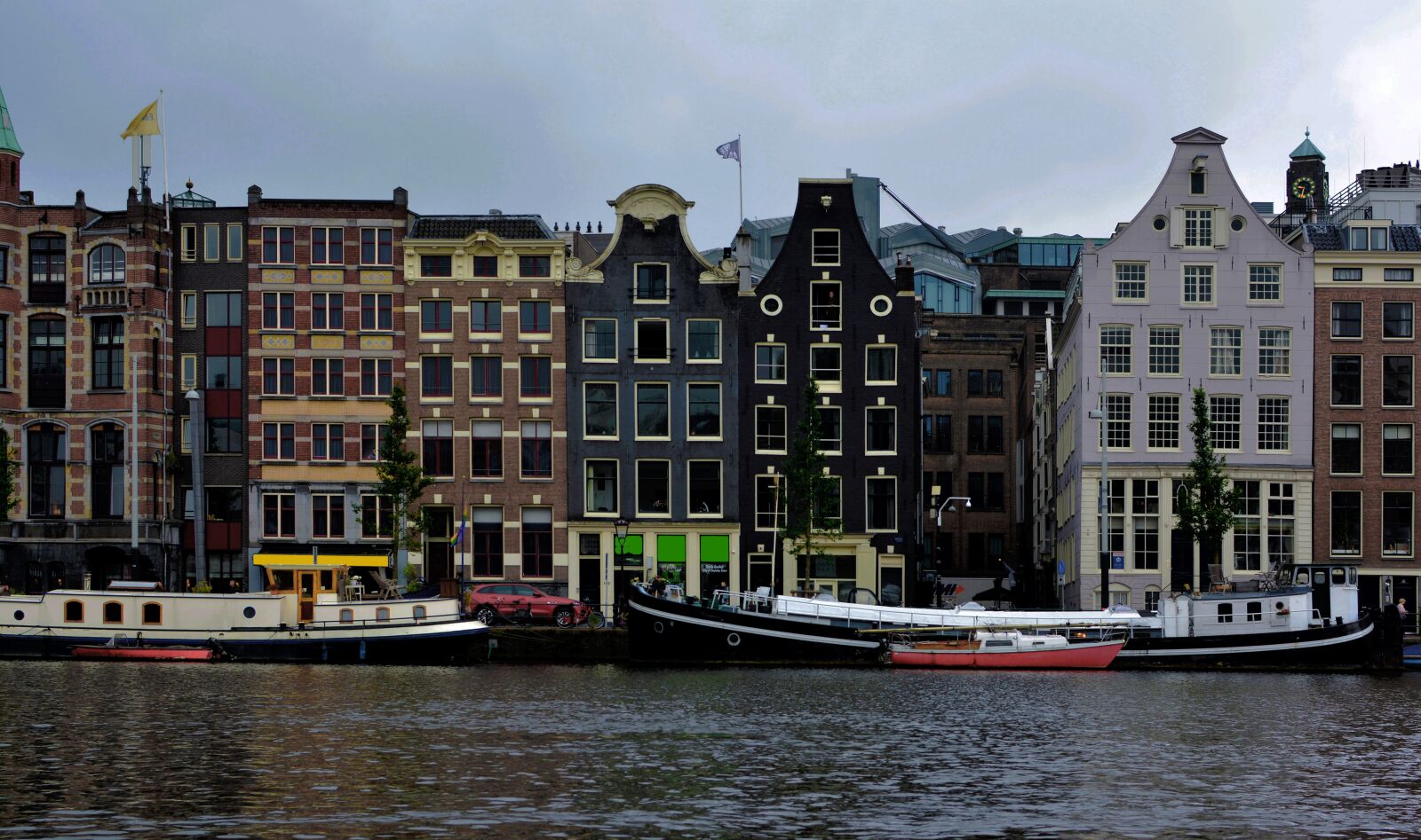 Nikon D5200 sample photo. Dancing house, canal cruise photography