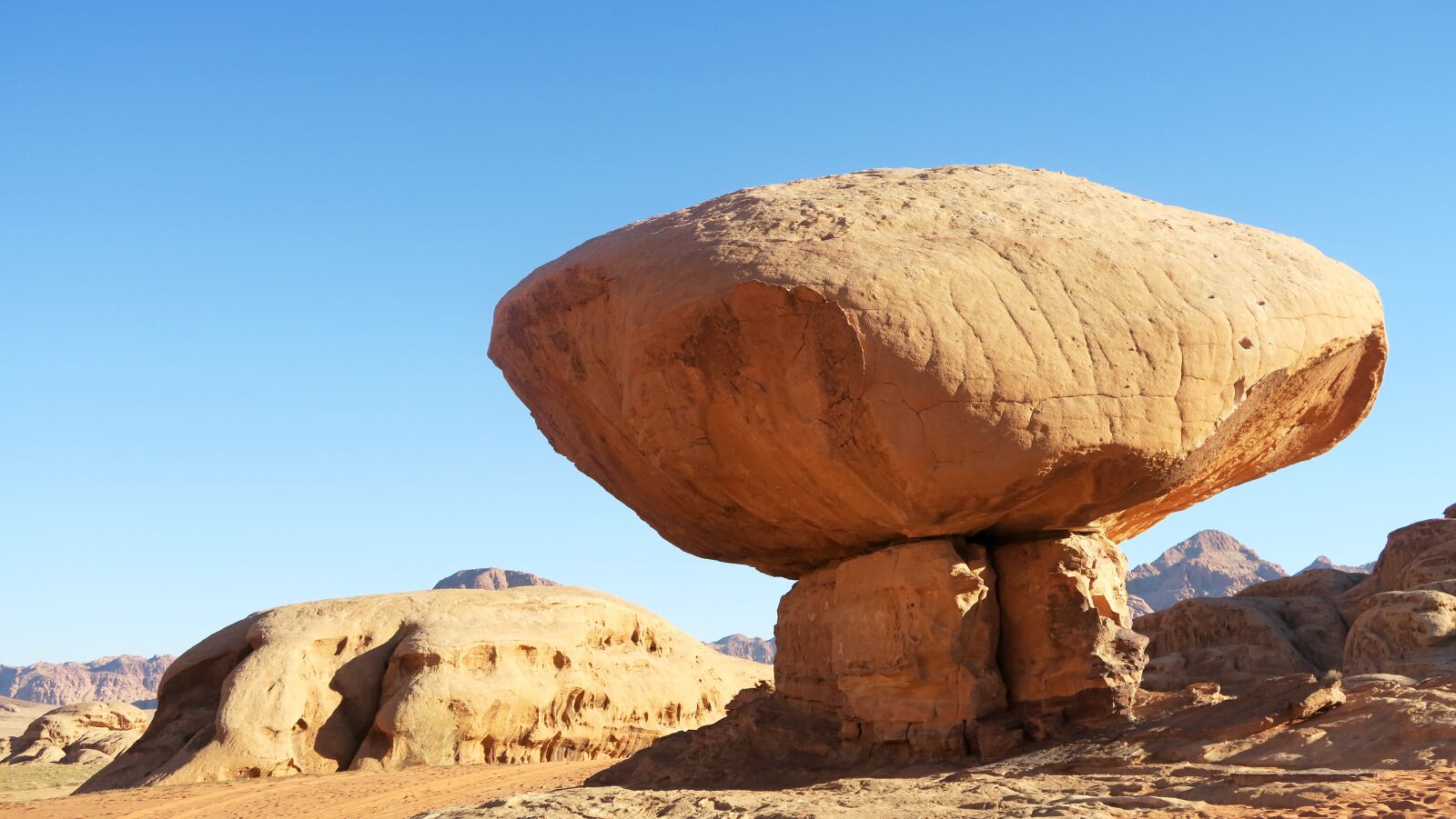 Canon PowerShot G7 X sample photo. Pierre, fungus, desert photography