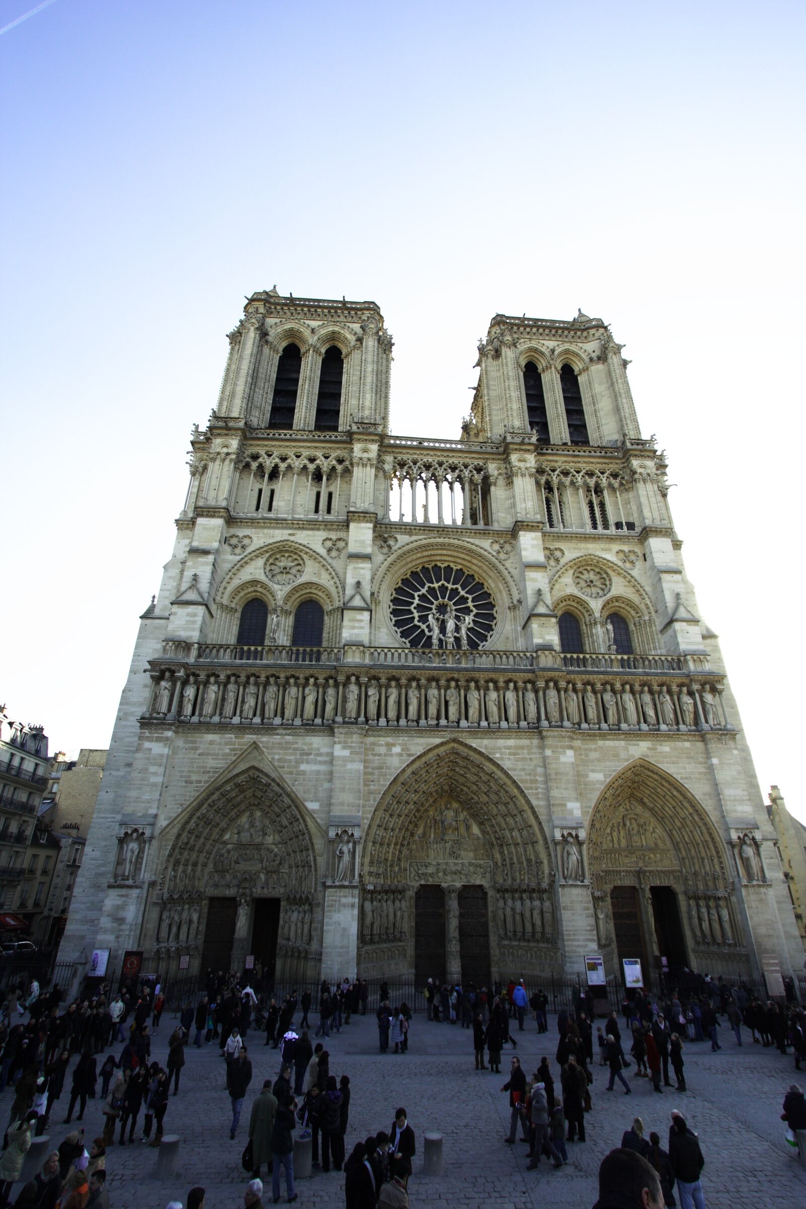 Canon EOS 350D (EOS Digital Rebel XT / EOS Kiss Digital N) sample photo. Notredame, historic, iconic photography