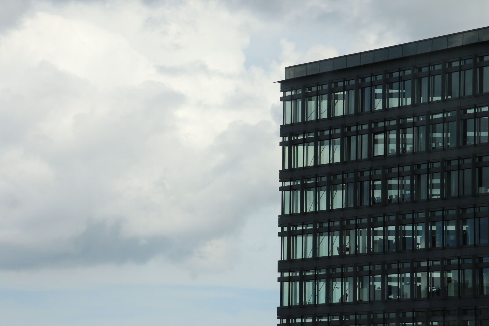 Canon EOS 7D Mark II sample photo. Blue, sky, clouds, glass photography
