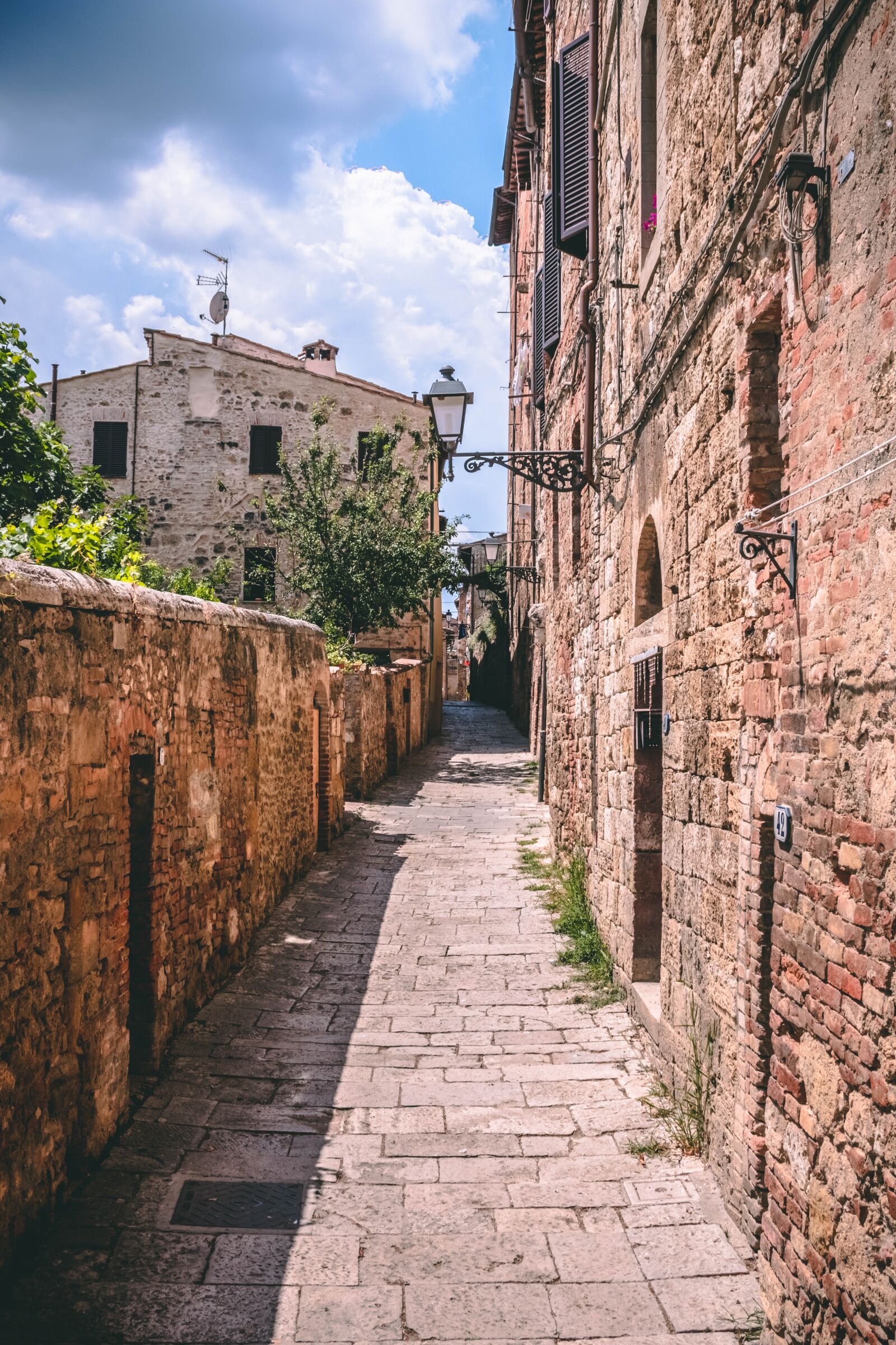 Canon EF-S 18-55mm F3.5-5.6 II sample photo. Italy, street, architecture photography