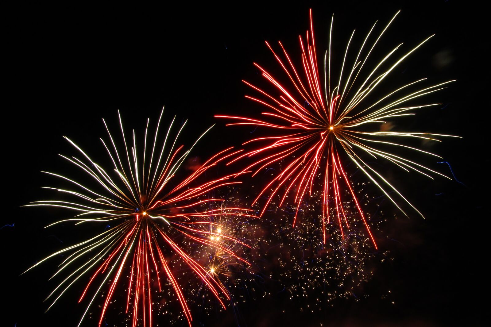 Canon PowerShot SX410 IS sample photo. Fireworks, red, gold photography