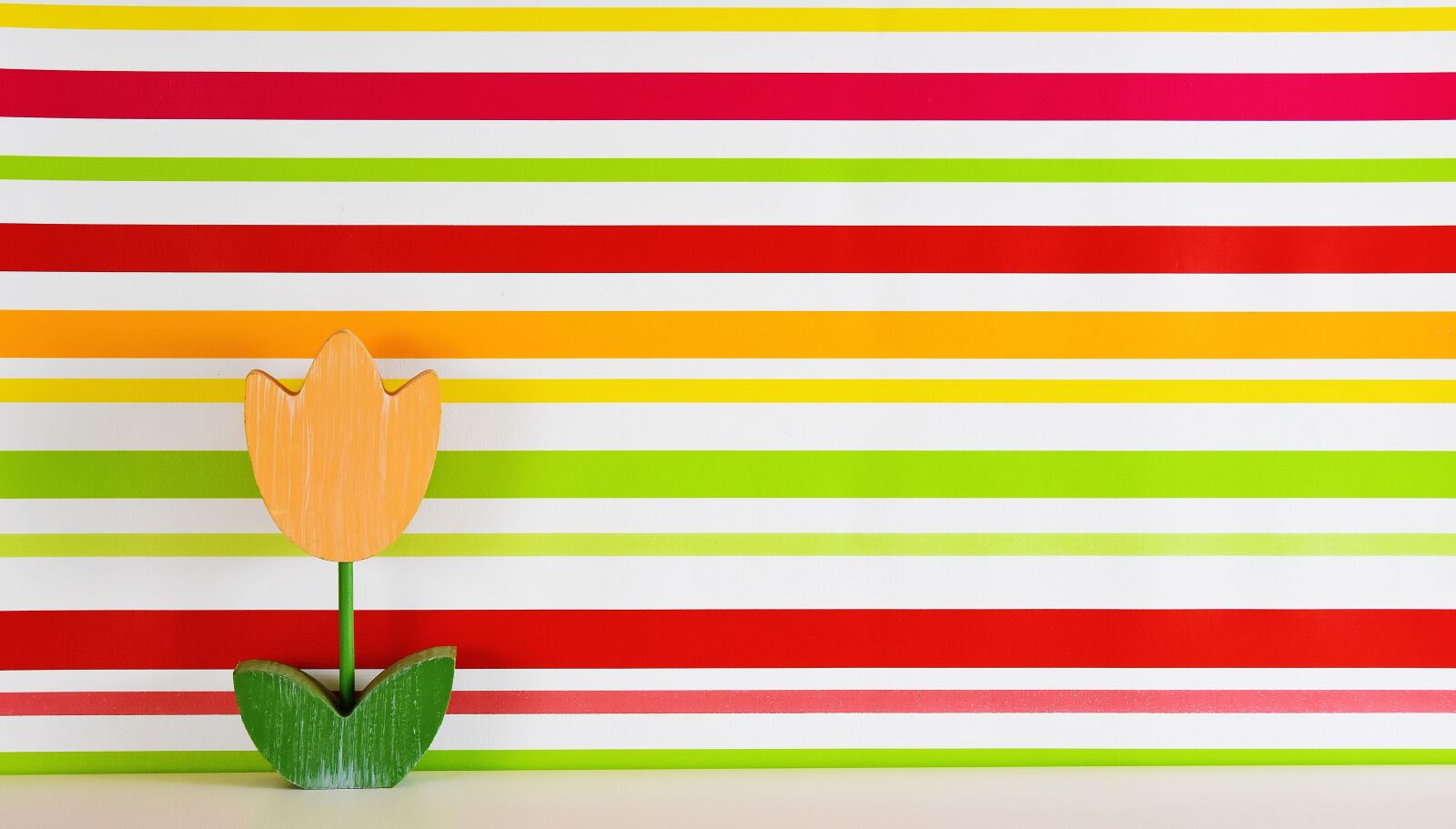 Nikon D7200 sample photo. Tulip, flower, wood photography