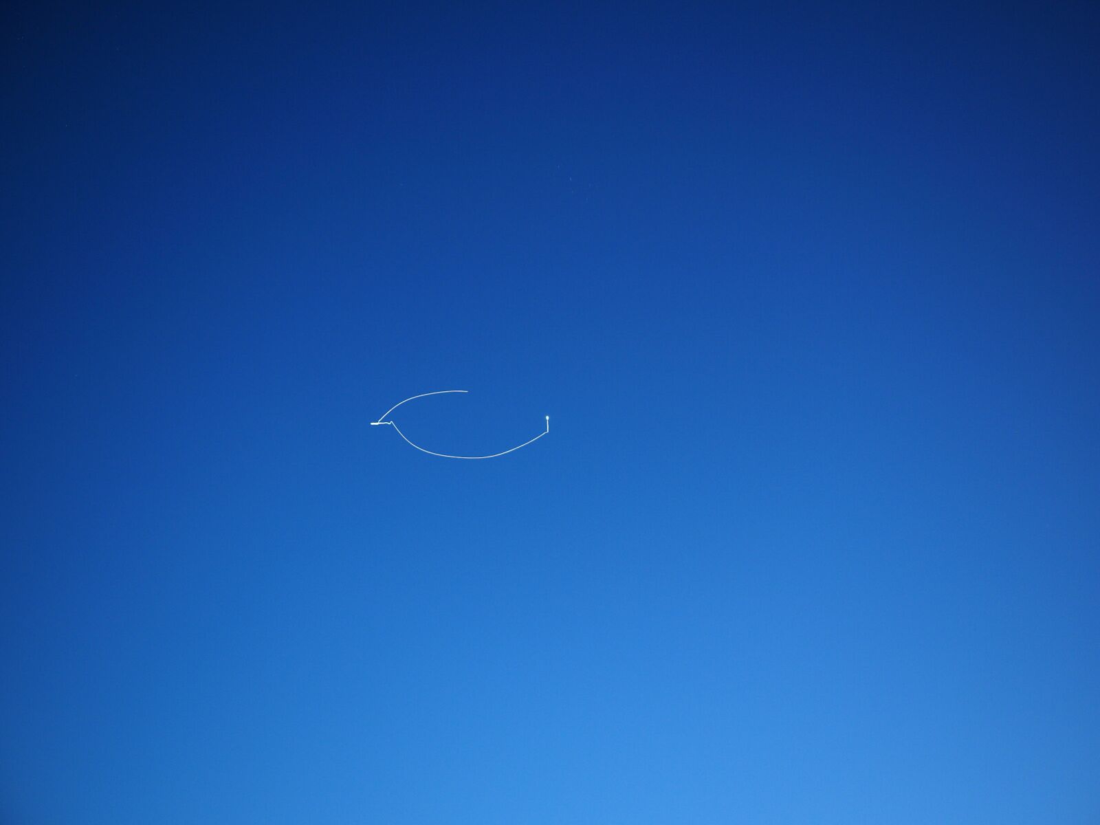 Olympus OM-D E-M1 + Olympus M.Zuiko Digital ED 12-40mm F2.8 Pro sample photo. Sky, star, tracer photography