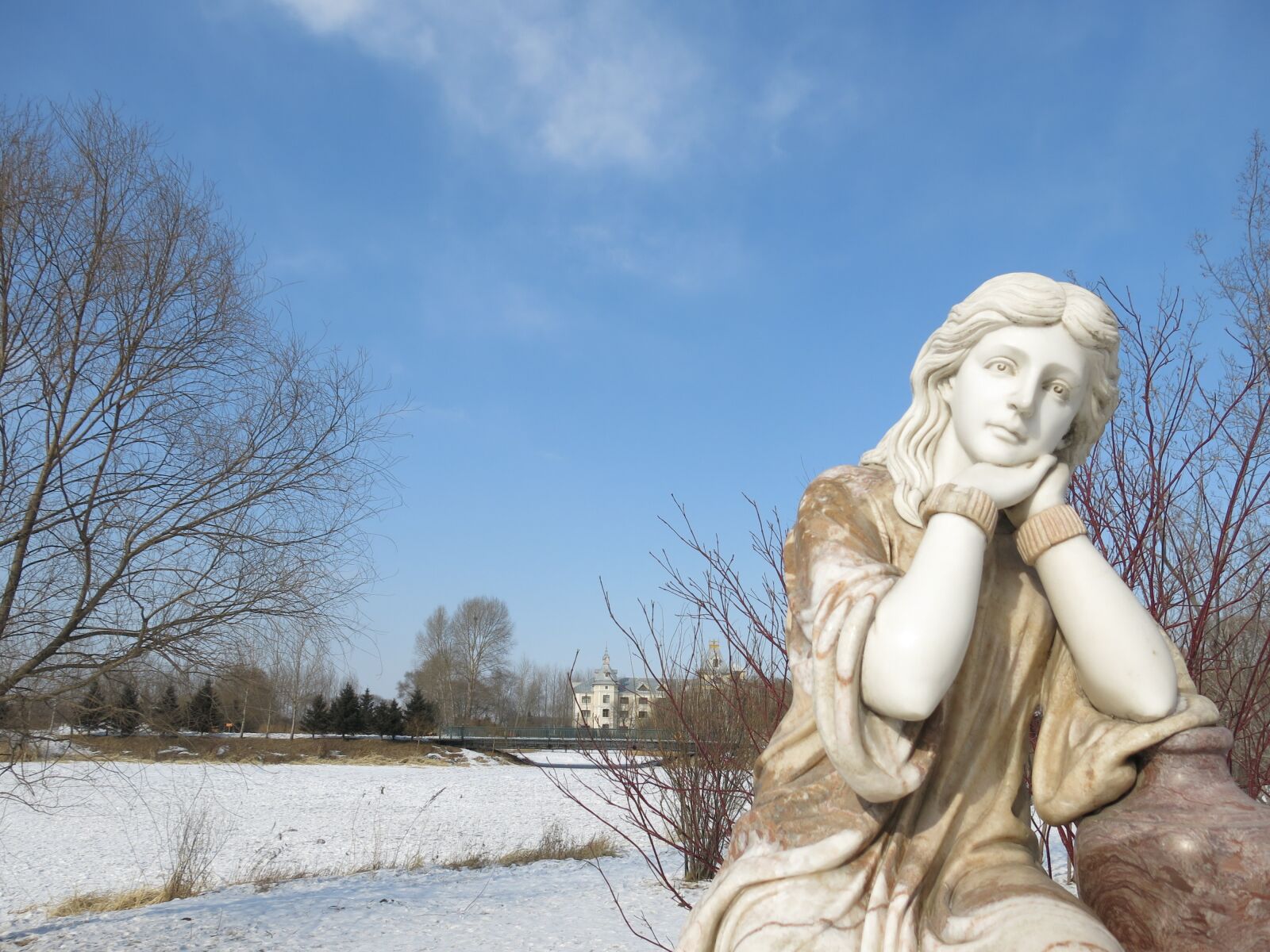 Canon PowerShot G15 sample photo. Blue sky, sculpture, snow photography