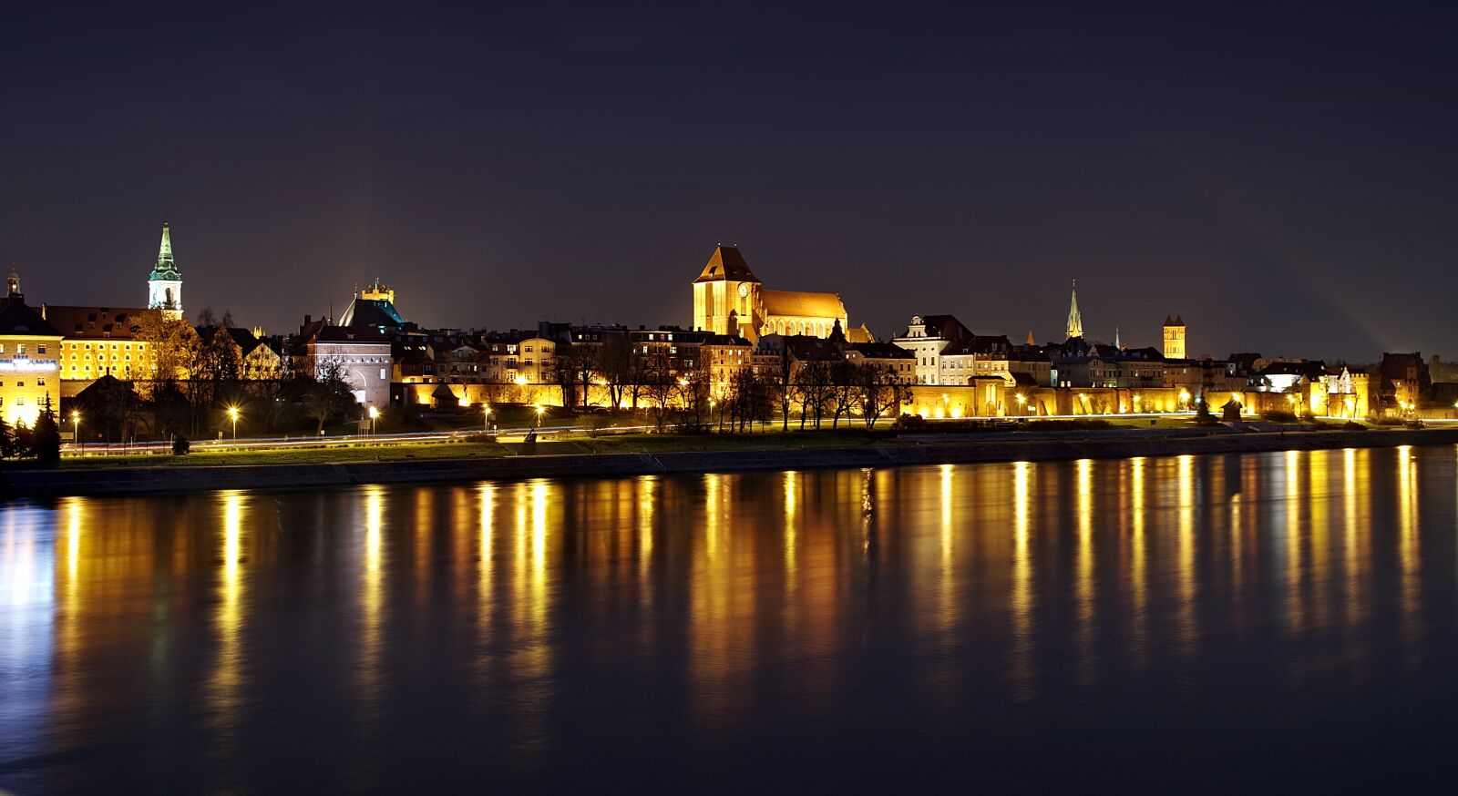 Pentax K-S2 sample photo. Toruń, panorama, night photography