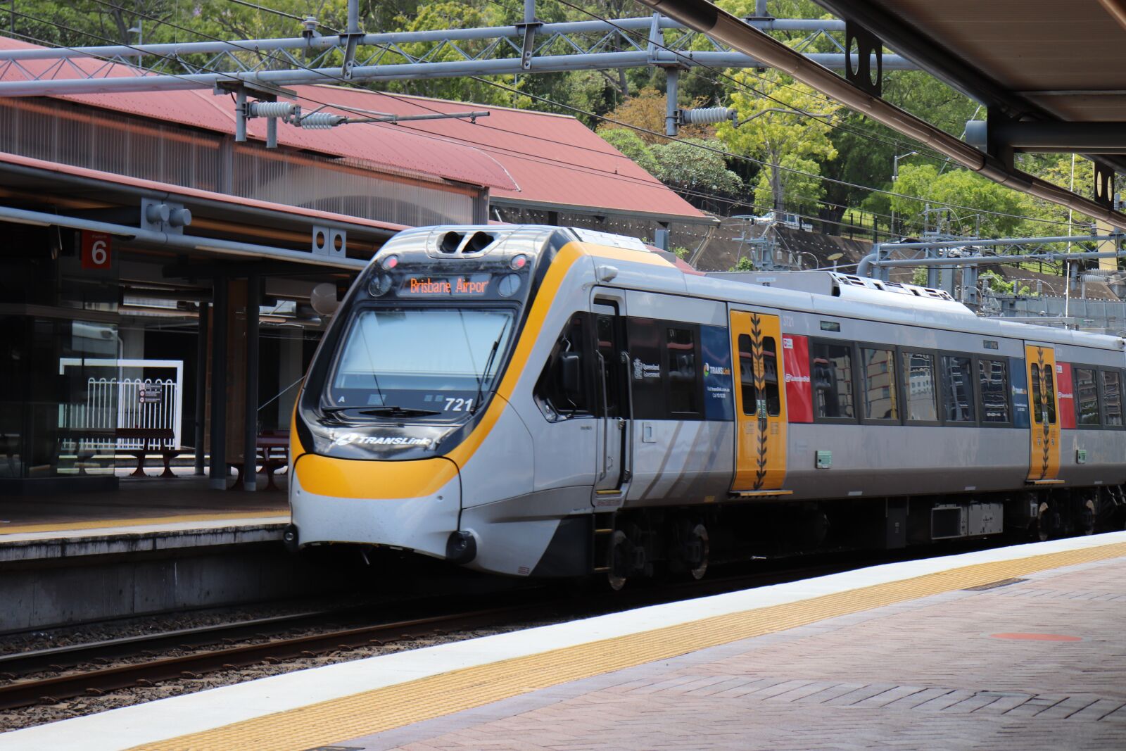 Canon EOS 200D (EOS Rebel SL2 / EOS Kiss X9) sample photo. Train, rail, queensland rail photography