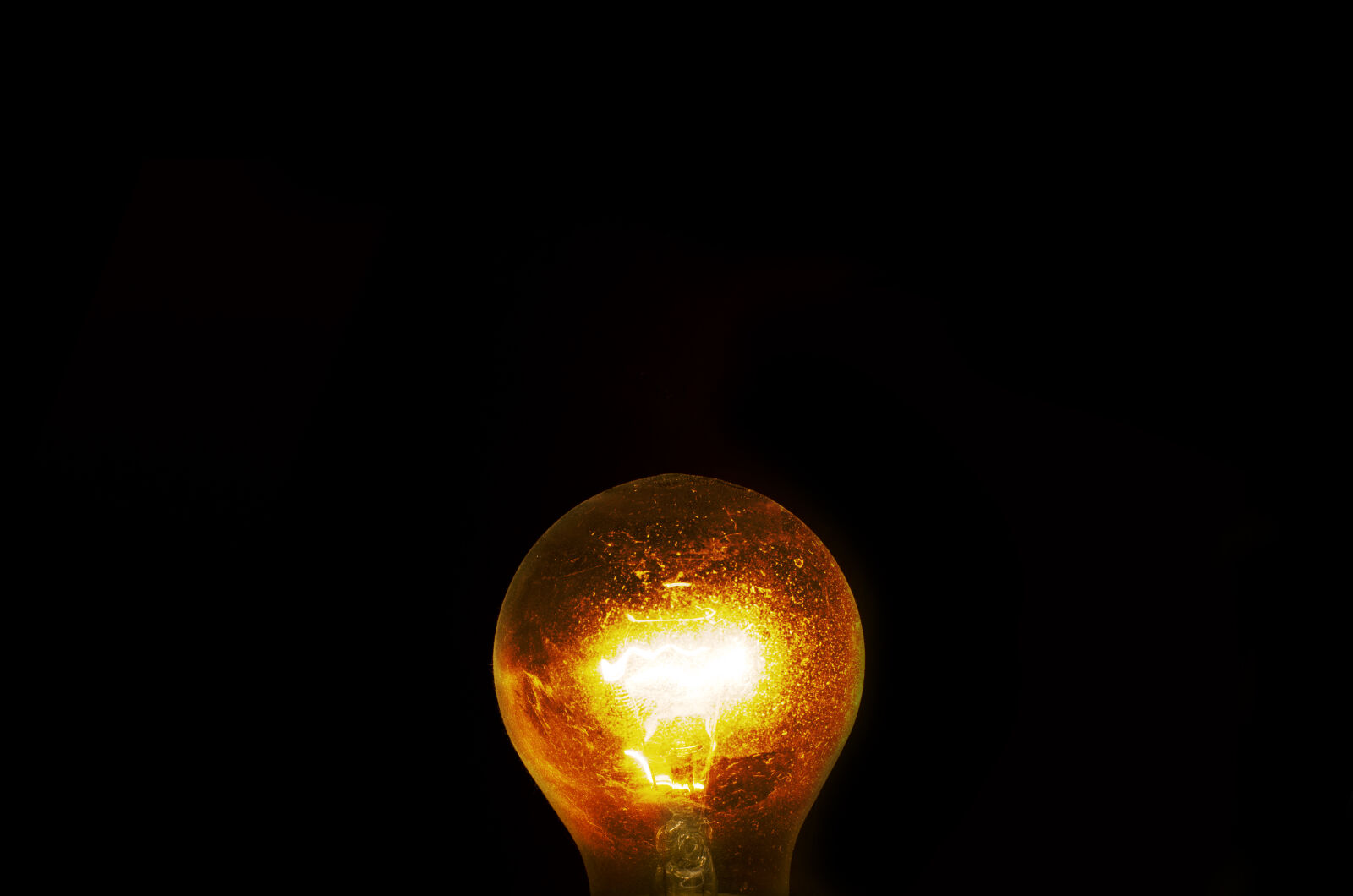 Nikon D5100 + Nikon AF-S DX Nikkor 35mm F1.8G sample photo. Bulb, close, up, dark photography