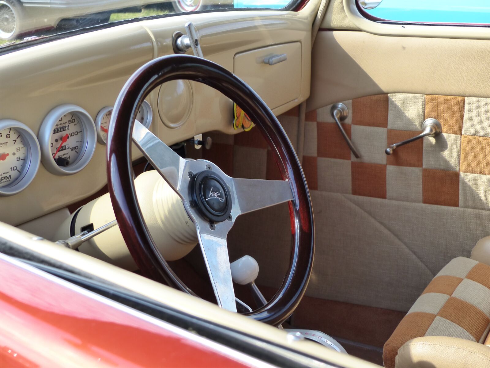 Panasonic Lumix DMC-FZ200 sample photo. Car, steering wheel, dashboard photography