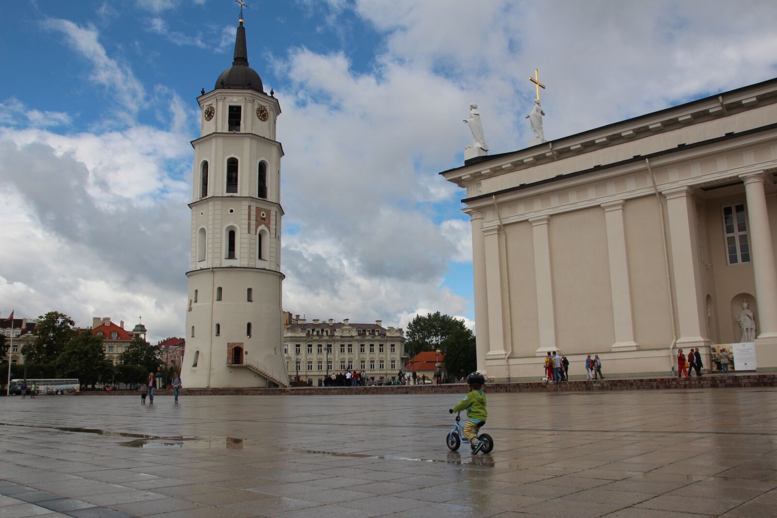 Canon EOS 600D (Rebel EOS T3i / EOS Kiss X5) sample photo. Lithuania, vilnius, st catherine's photography